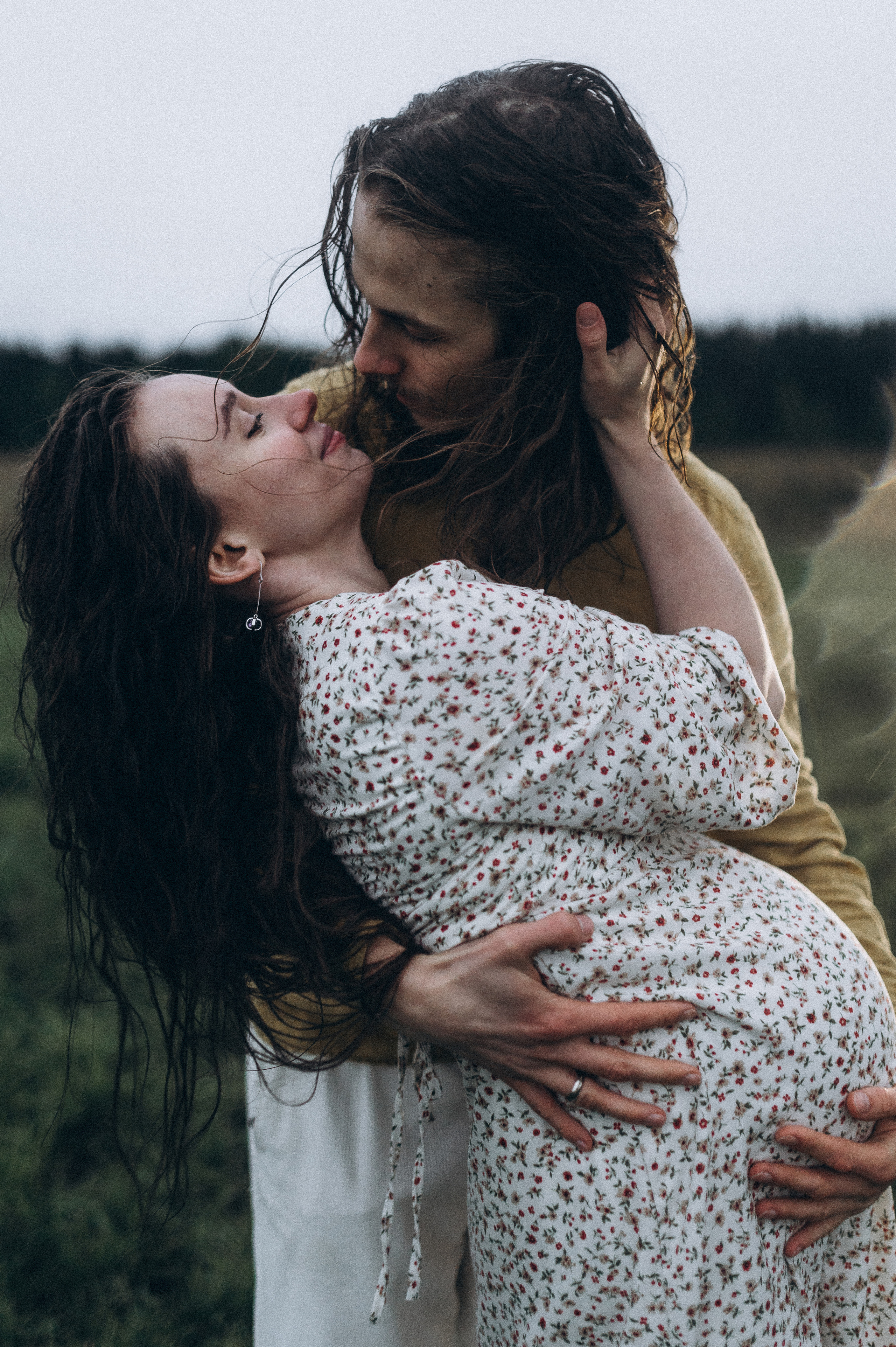 Алина и Саша, в ожидании, фотопрогулка под дождем. Фотограф ПИТЕР СПБ Надежда Баранова