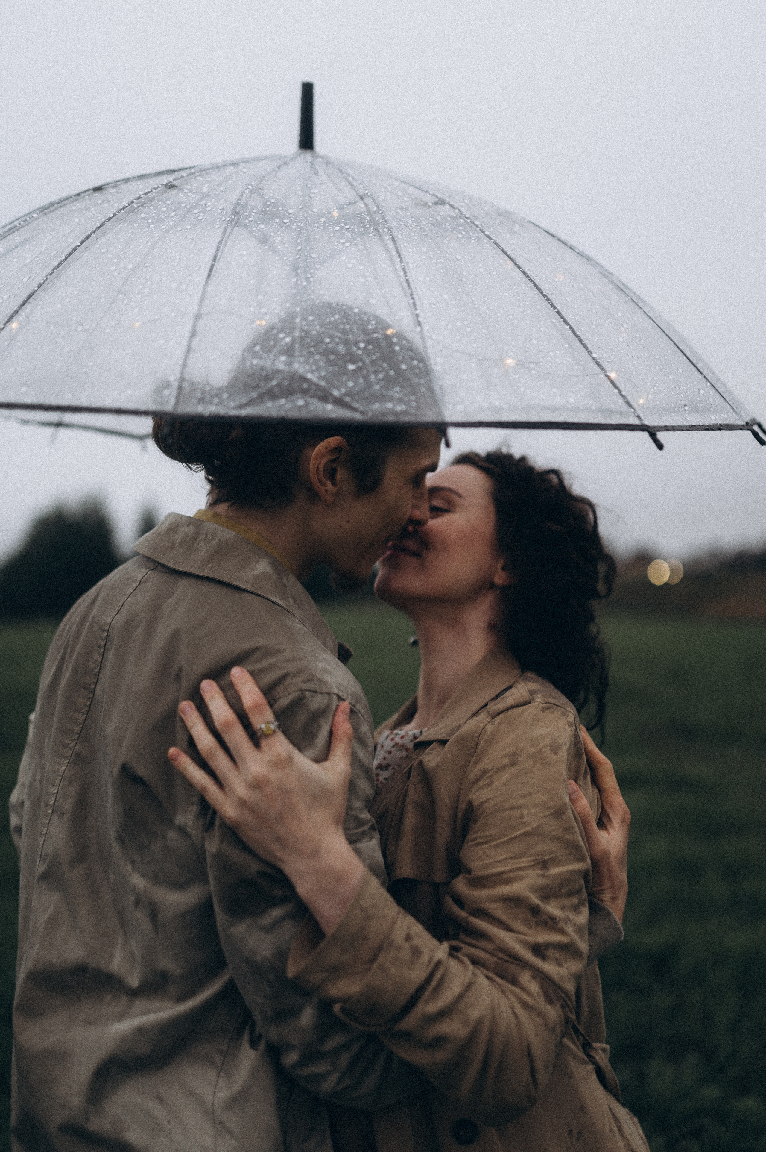 Алина и Саша, в ожидании, фотопрогулка под дождем. Фотограф ПИТЕР СПБ Надежда Баранова