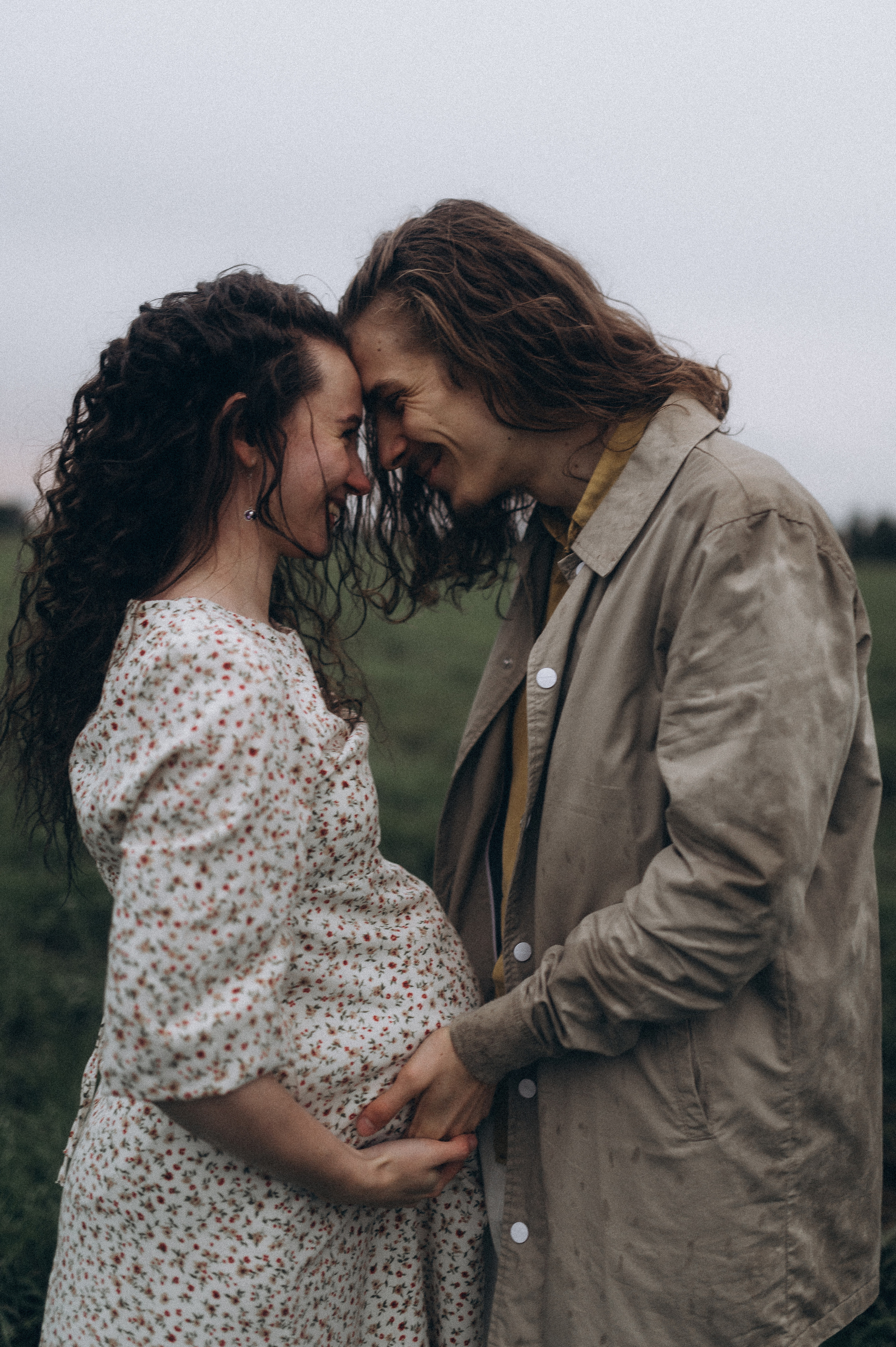 Алина и Саша, в ожидании, фотопрогулка под дождем. Фотограф ПИТЕР СПБ Надежда Баранова