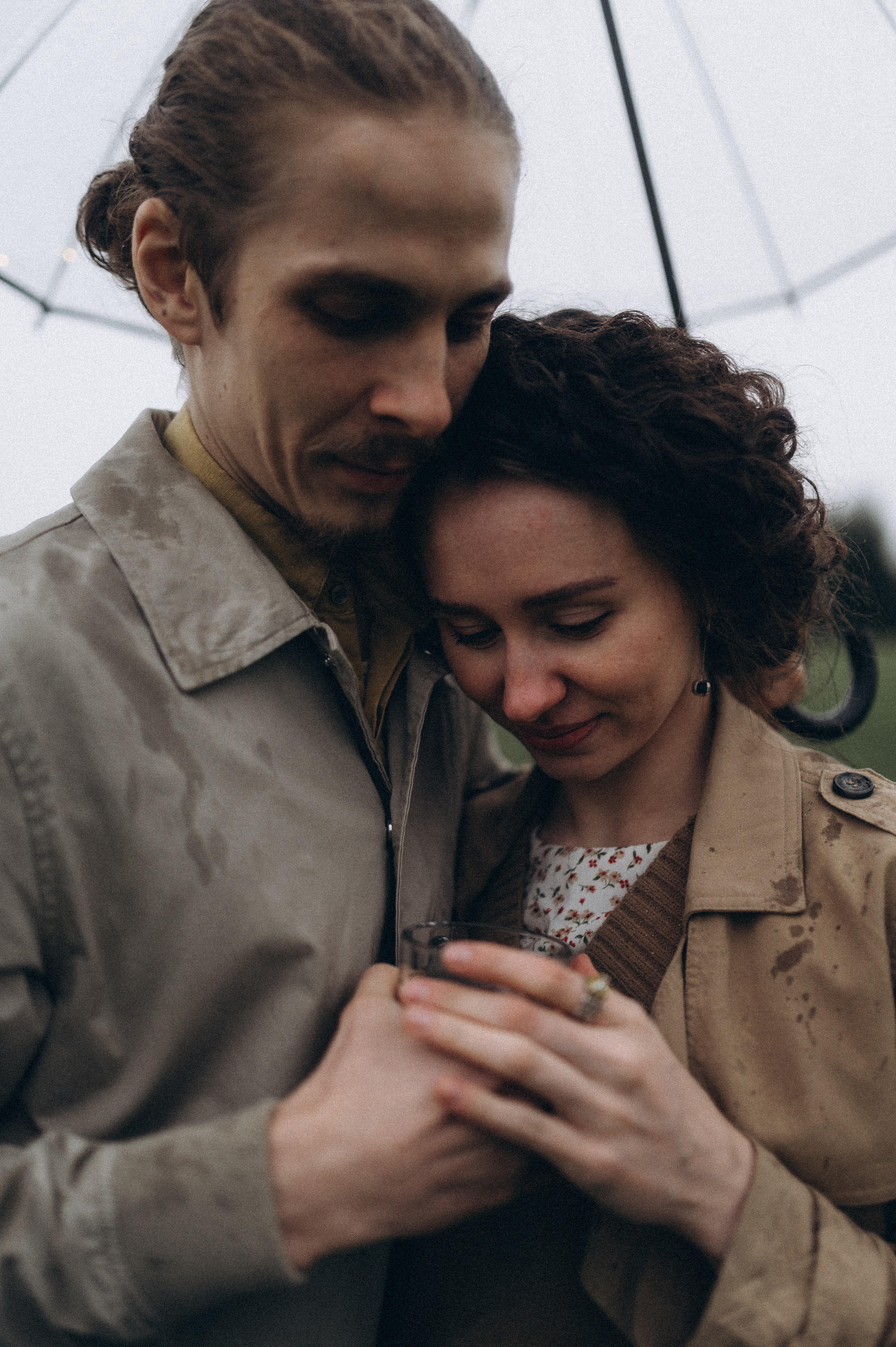 Алина и Саша, в ожидании, фотопрогулка под дождем. Фотограф ПИТЕР СПБ Надежда Баранова