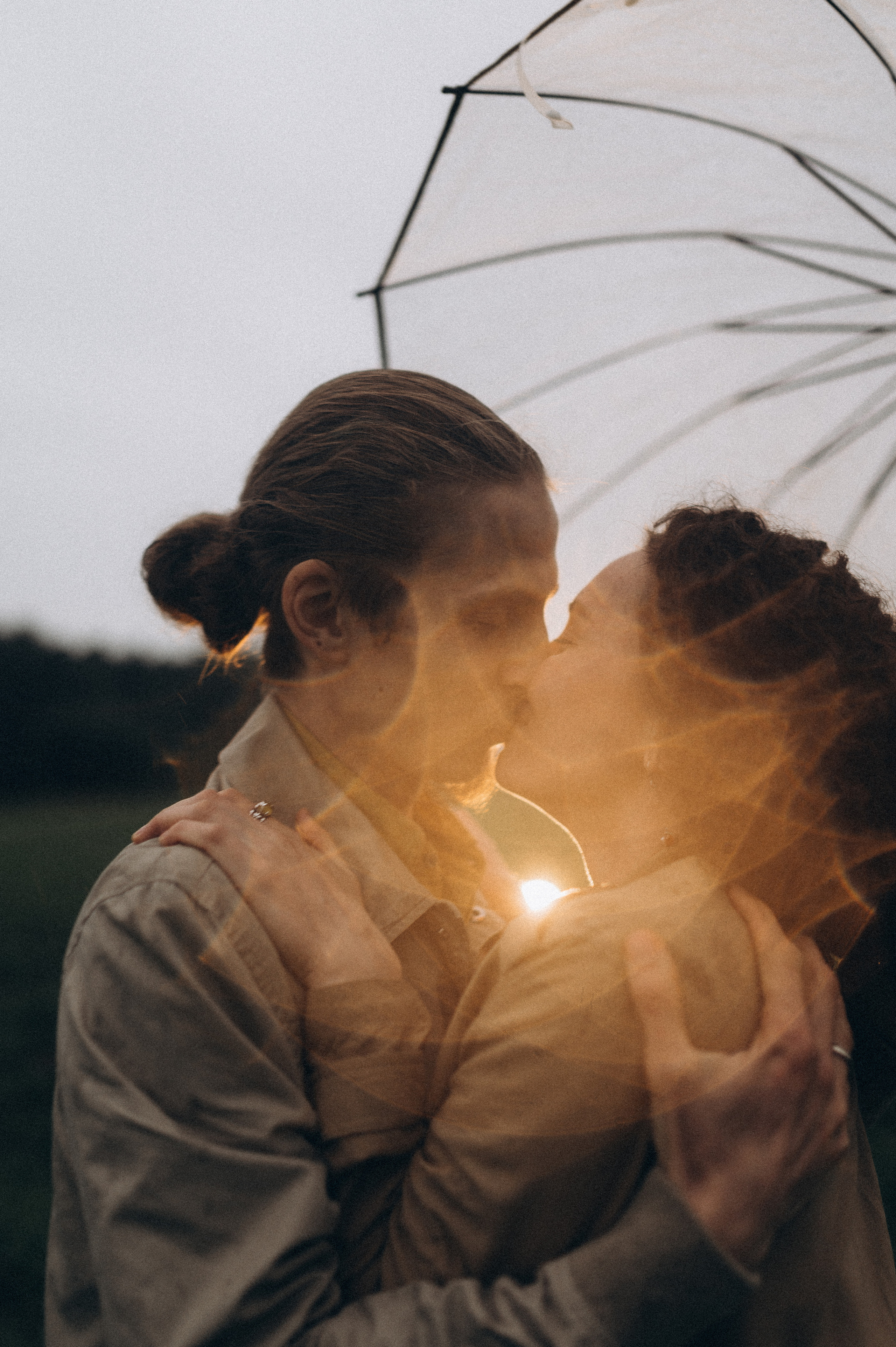 Алина и Саша, в ожидании, фотопрогулка под дождем. Фотограф ПИТЕР СПБ Надежда Баранова