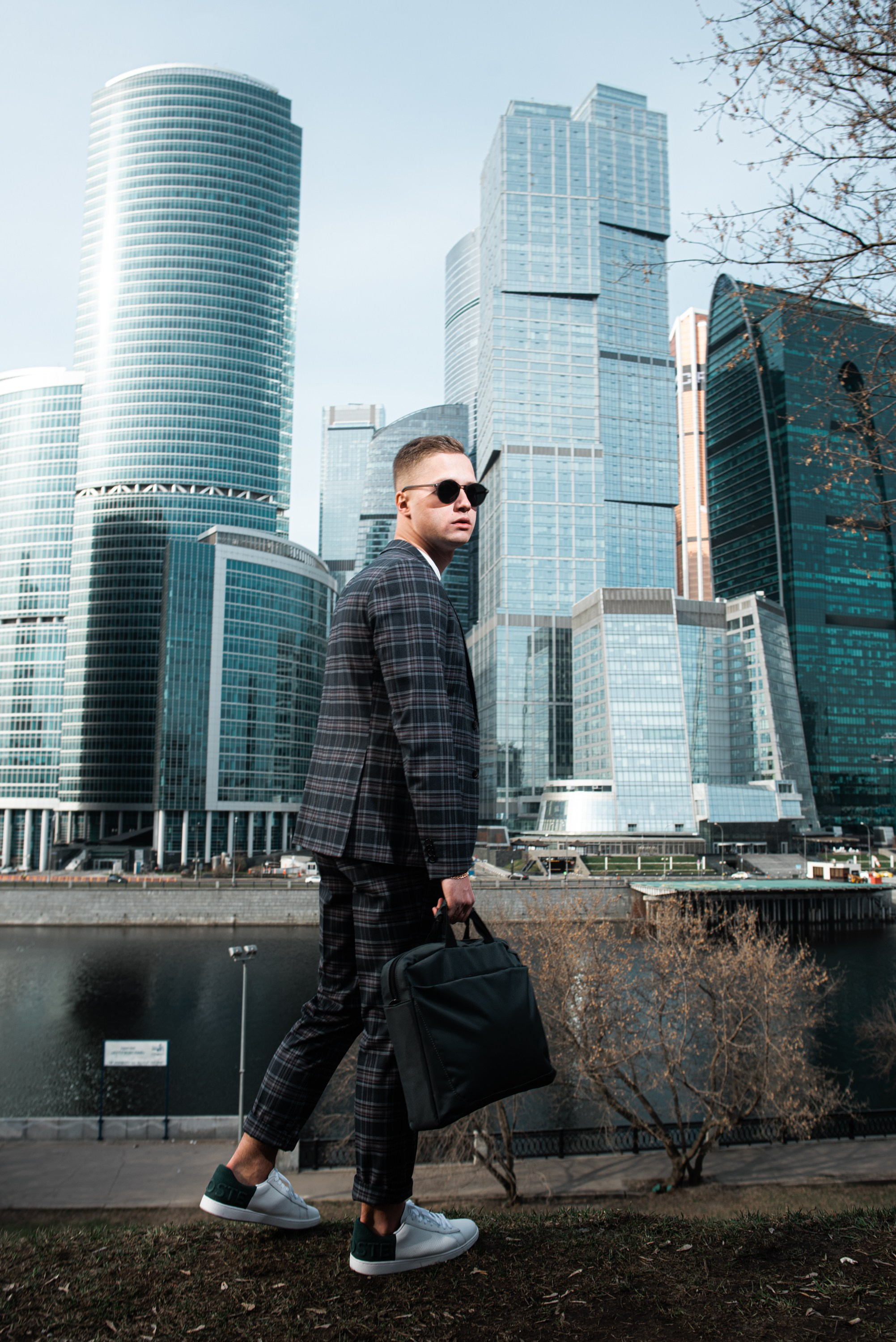 Фотограф Артём Савиных | Свадебная, репортажная, семейная съёмка Москва. Артём Савиных — профессиональный фотограф в Москве | Репортажи, свадьбы, портреты