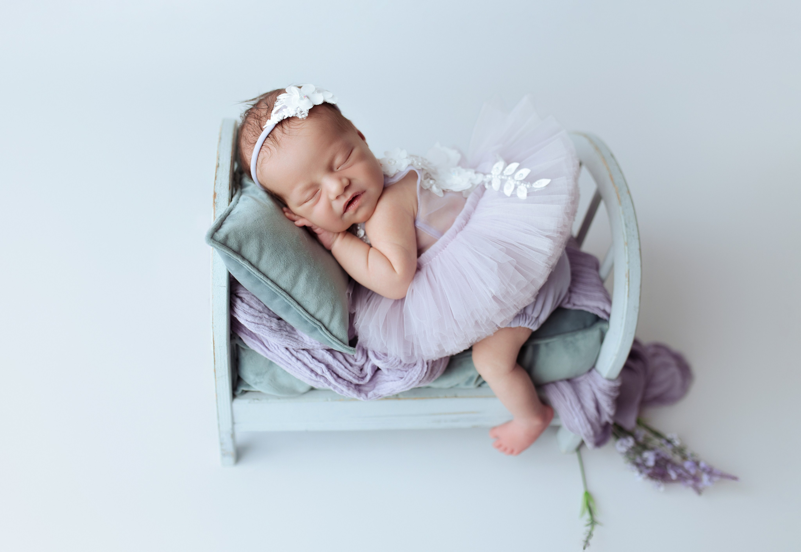 Новорожденные. Детский фотограф новорожденных Москва. годики под ключ. своя студия