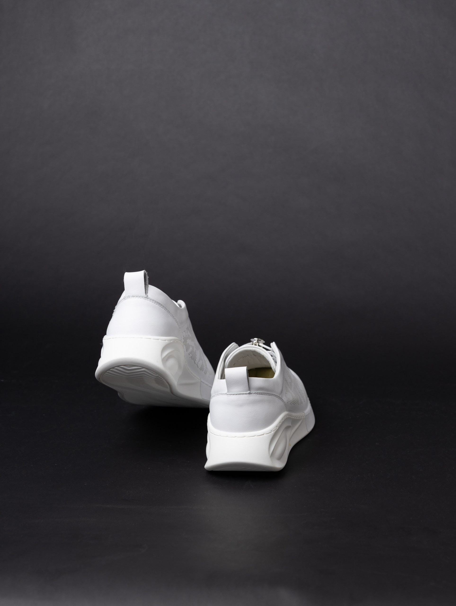 Предметная съемка и продакшн видео обуви для каталога, сайта, маркетплейсов. Студия коммерческой съемки ХВОЯ