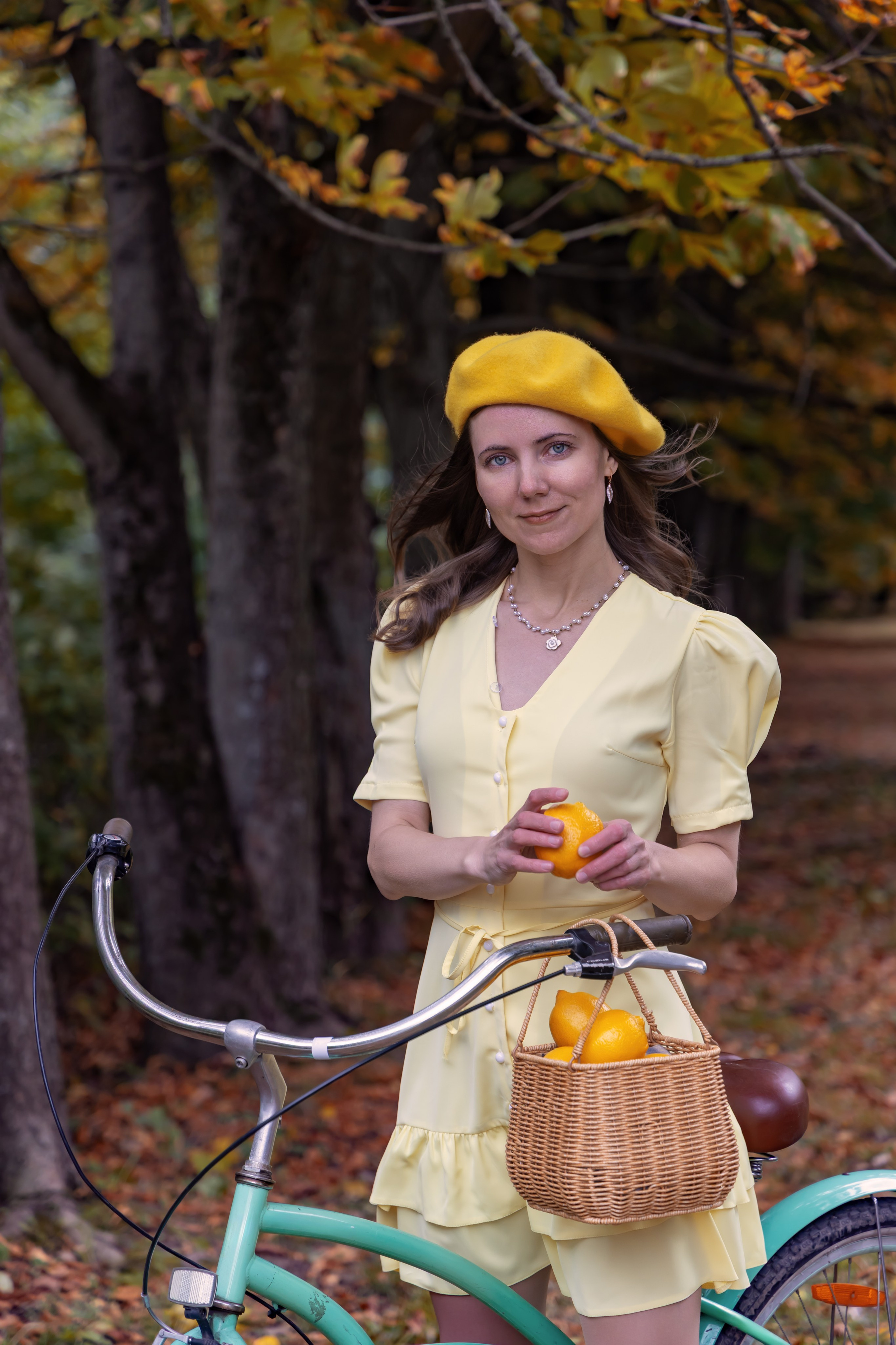 Жёлтая осень и ретро-велосипед. Репортажный, семейный и студийный фотограф в Москве Демин Алексей