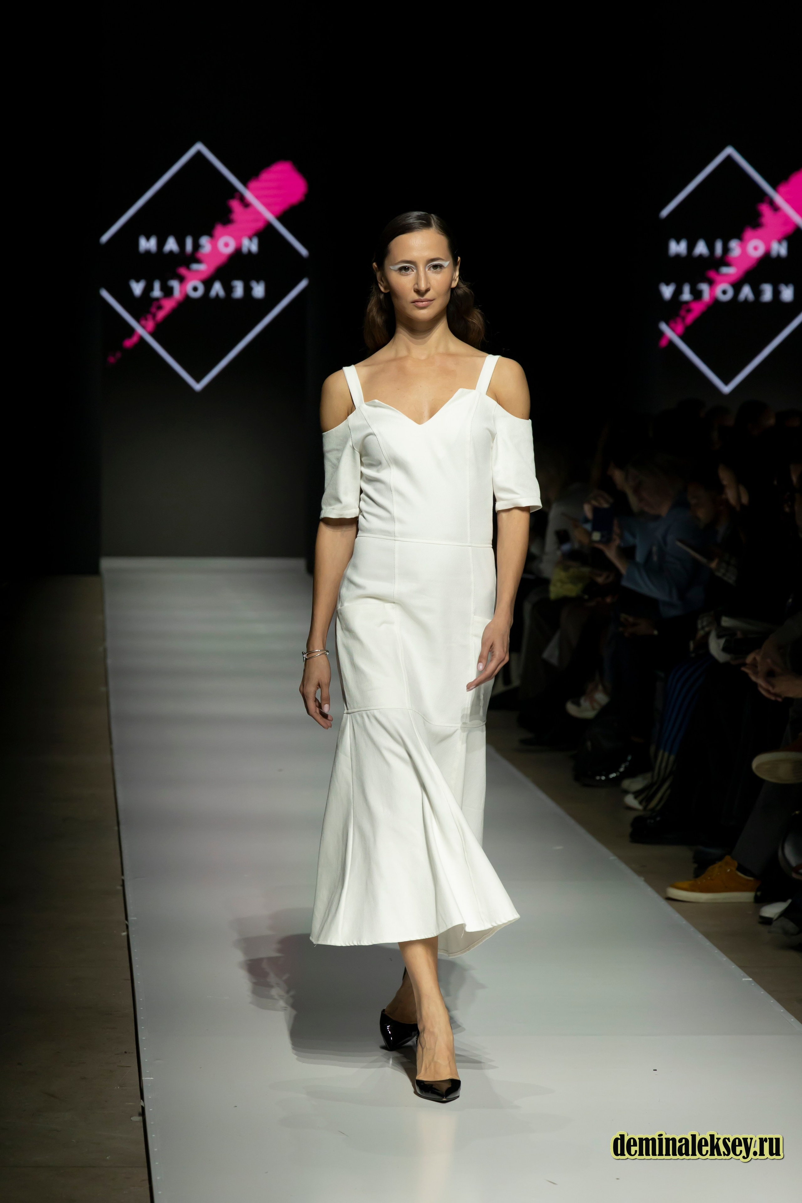 Московская неделя моды 2024 4 октября дизайнер MAISON REVOLTA Бразилия. Репортажный, семейный и студийный фотограф в Москве Демин Алексей