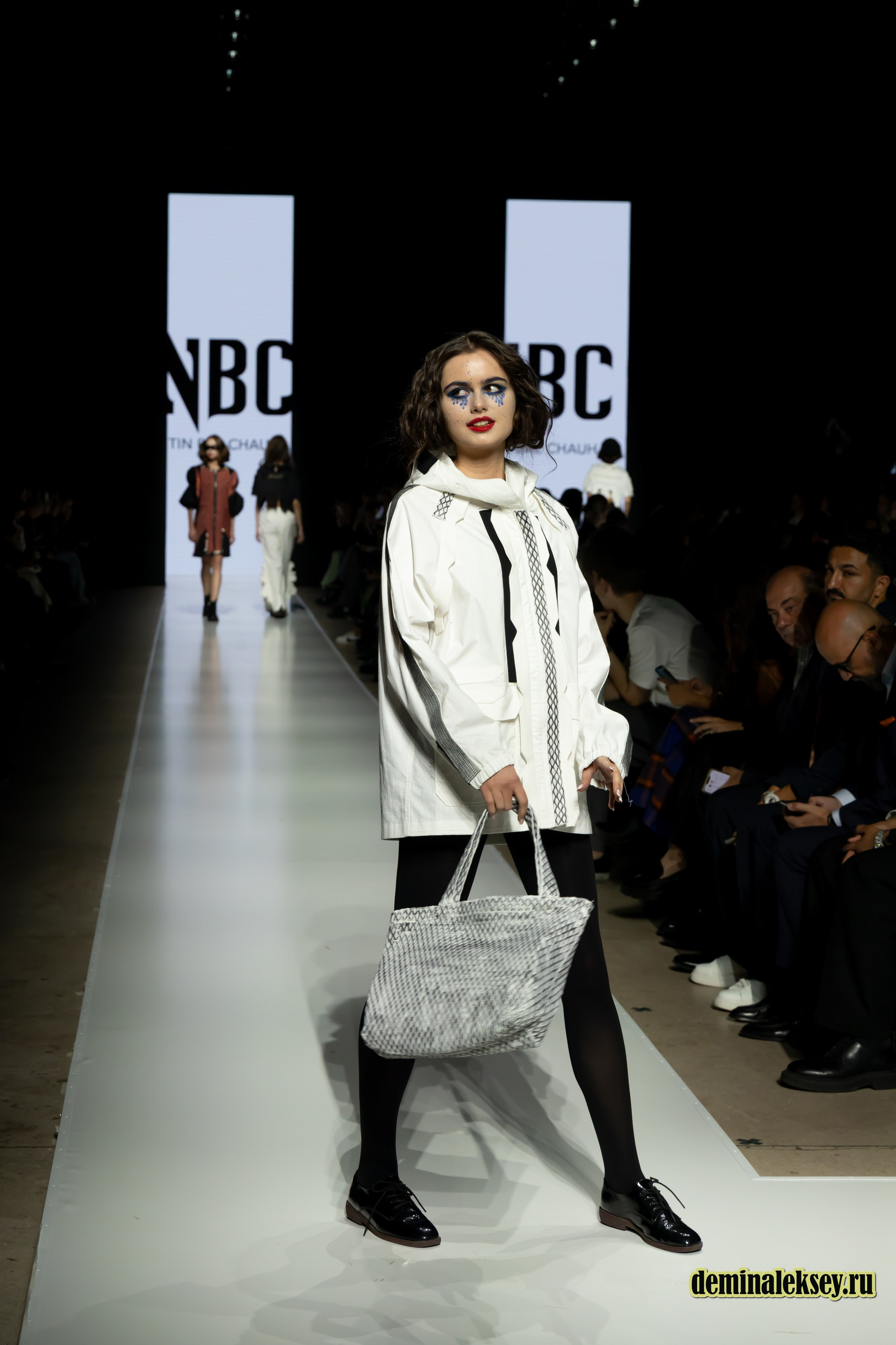 Московская неделя моды 2024 9 октября дизайнер NITIN BAL CHAHUAN presented by Fashion Design Council of India. Репортажный, семейный и студийный фотограф в Москве Демин Алексей