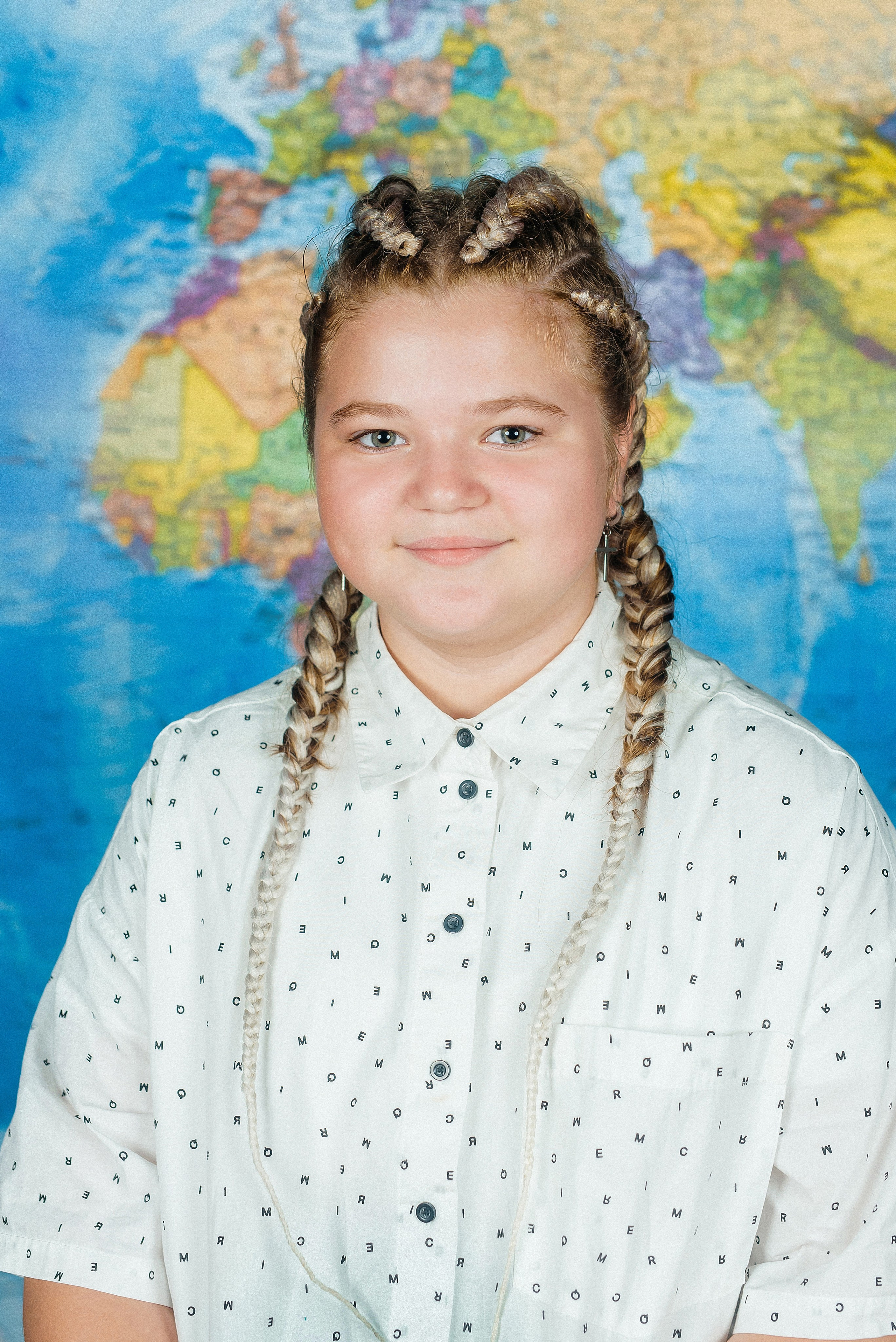 На фоне карты. Семейный фотограф в Барнауле