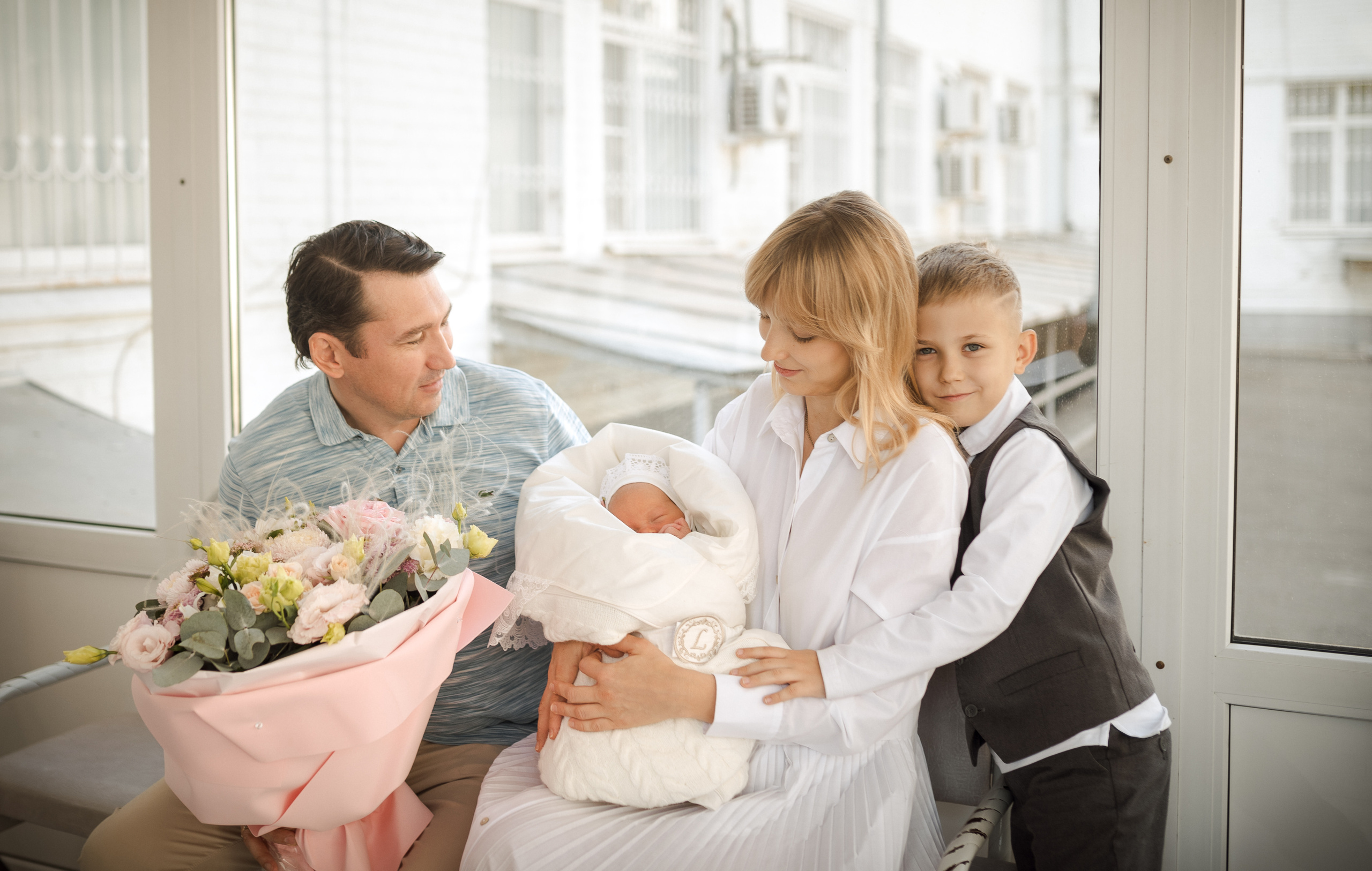 Выписка из роддома. Профессиональный семейный и церковный фотограф в Ростове-на-Дону