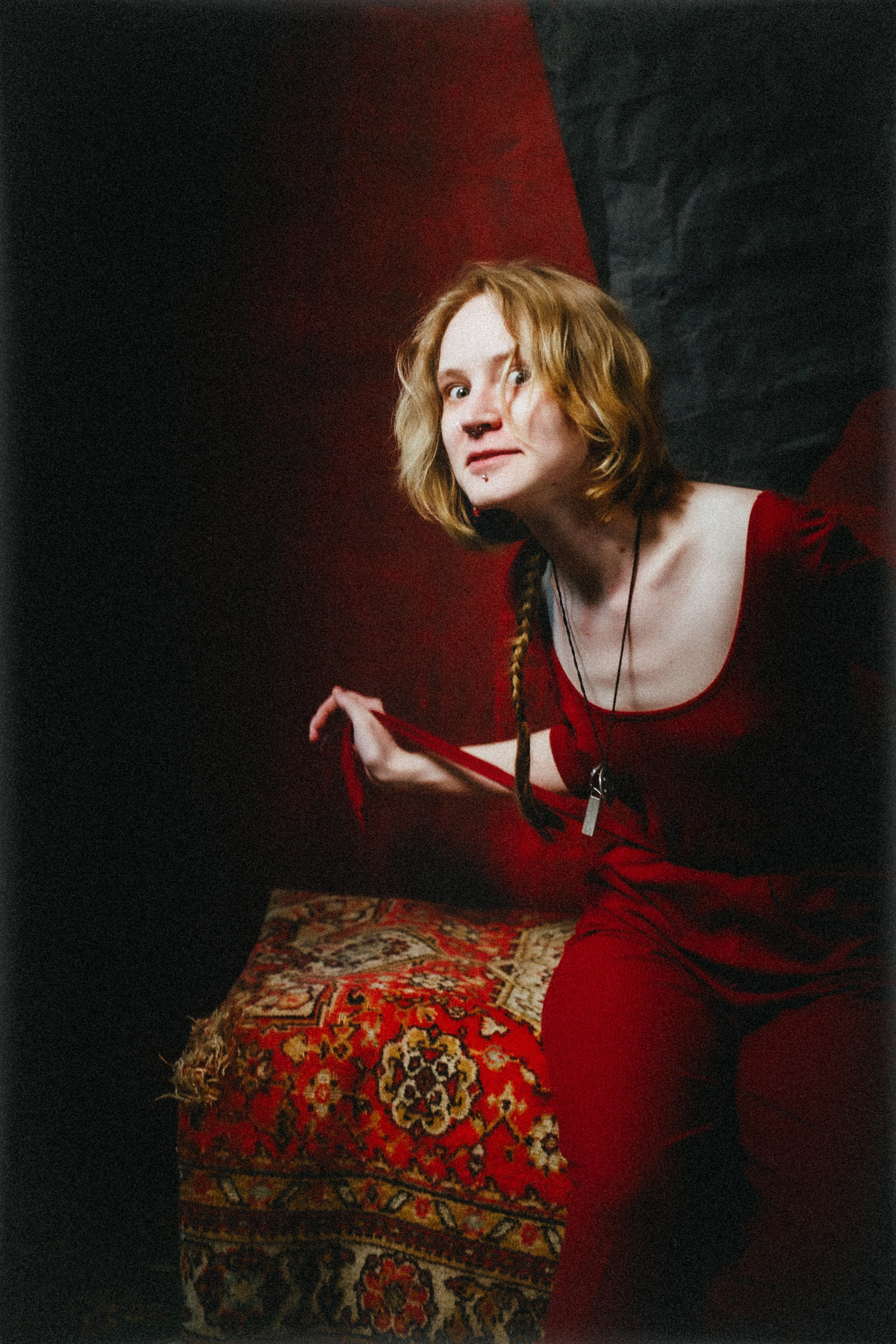 Вика. Домашняя студия. RawCat. Портретная фотография Екатеринбург