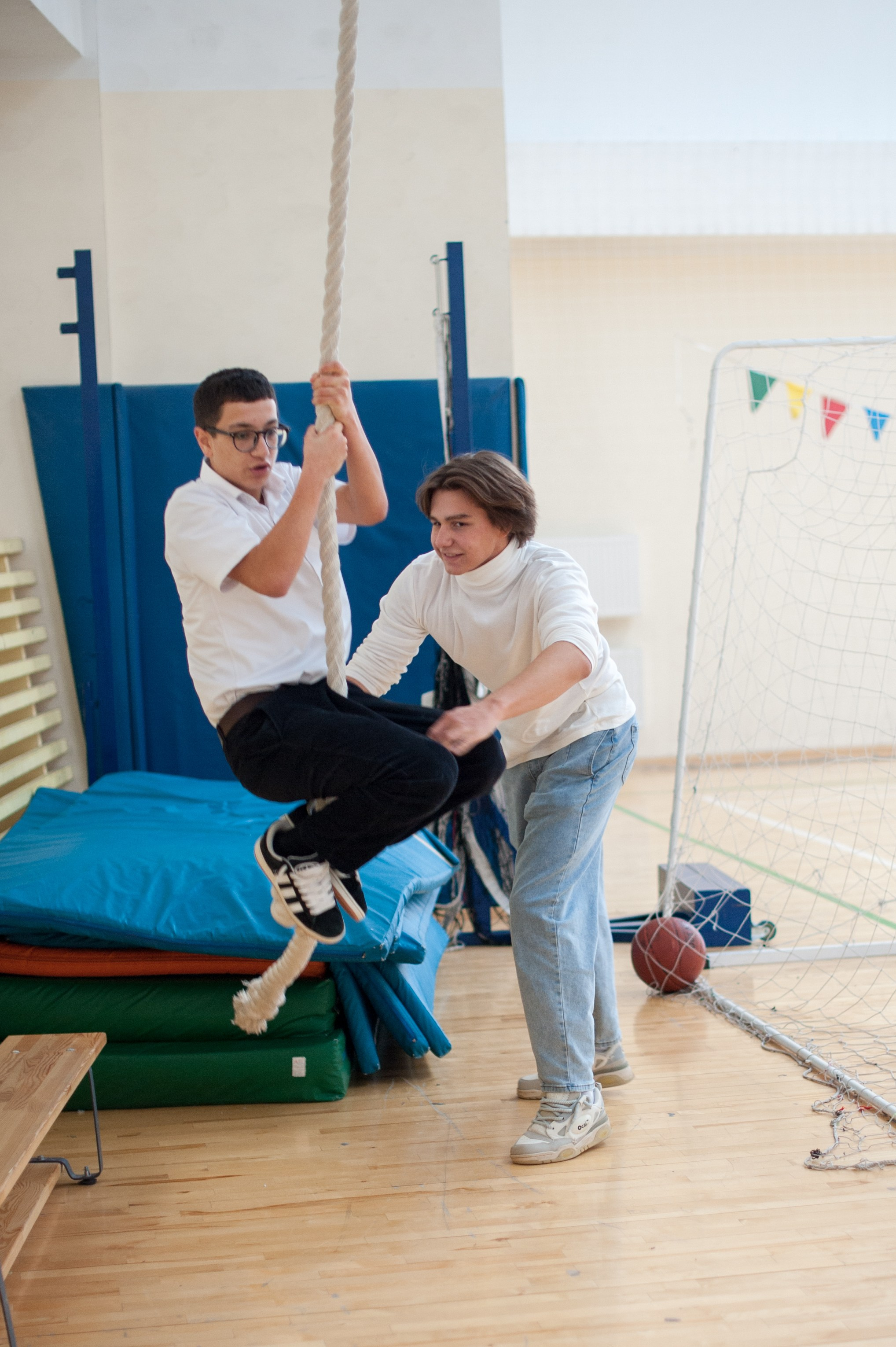 9,11 класс спортзал. Выпускной альбом Чехов, Подольск, Москва