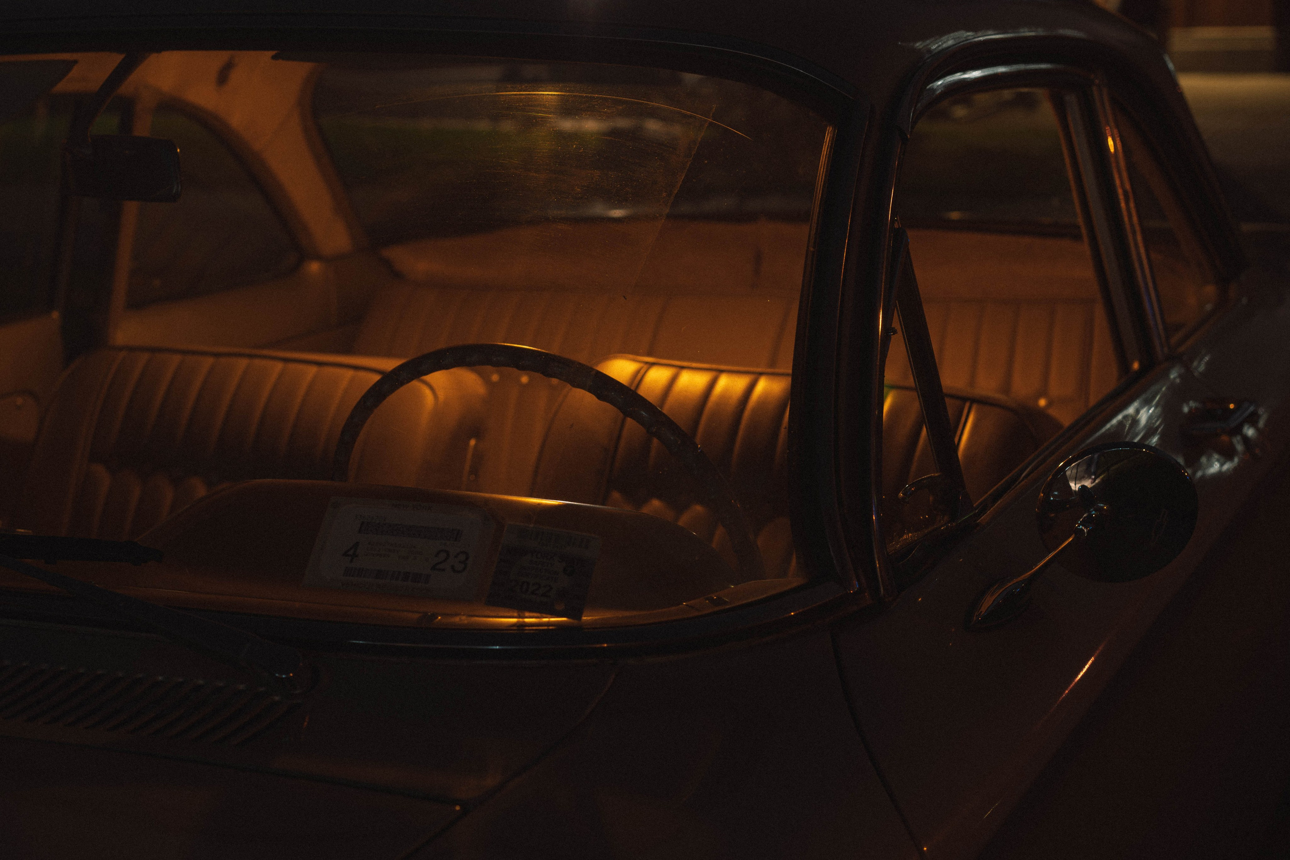 салон старого американского автомобиля 