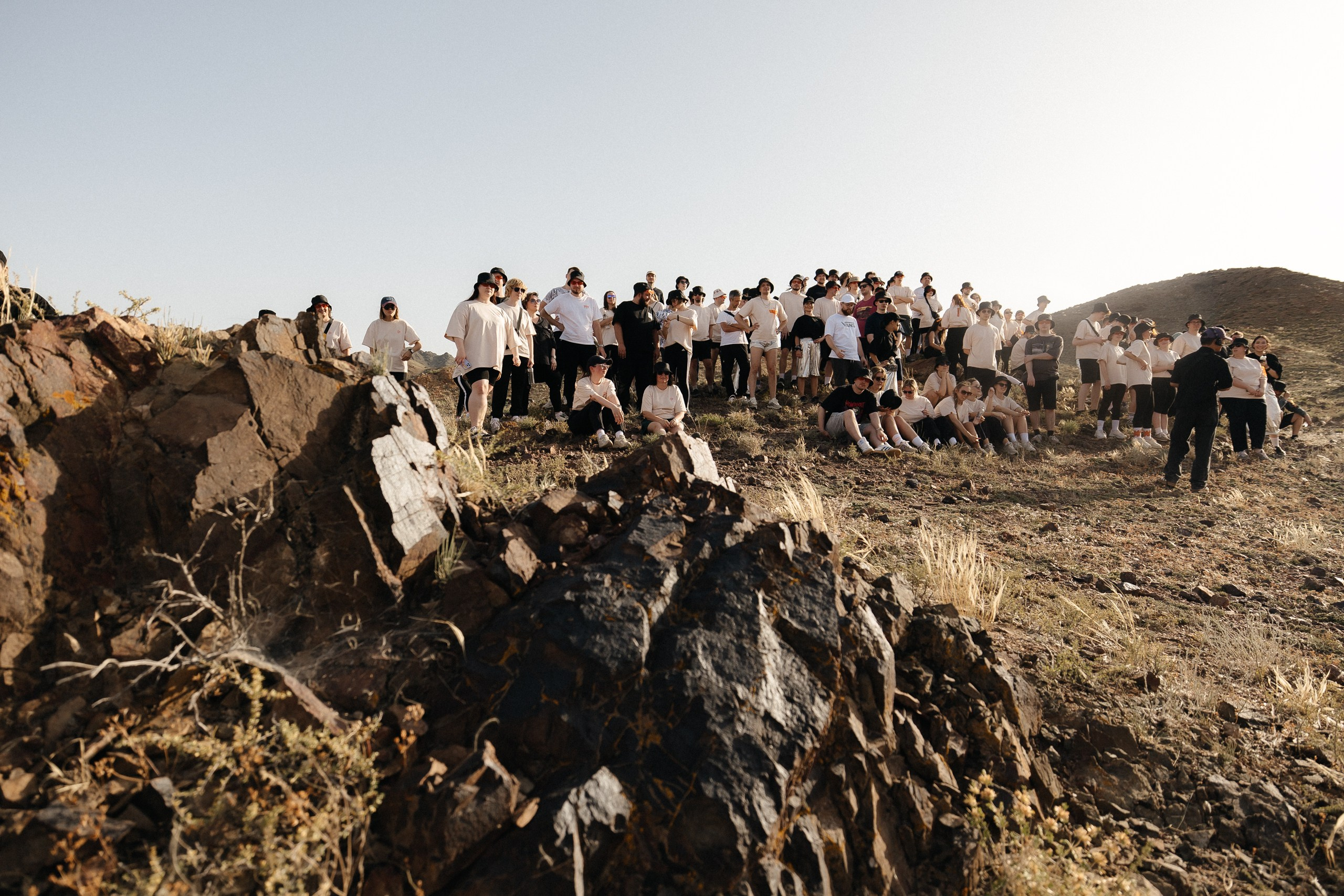 Здравствуйте! Я свадебный фотограф из Ульяновска, работаю в том числе по всей России и с выездом за границу. Снимаю свадьбы, lovestory, корпоративы, светский репортаж. Провожу обучение по фотографии, мастер-классы и воркшопы для других фотографов.