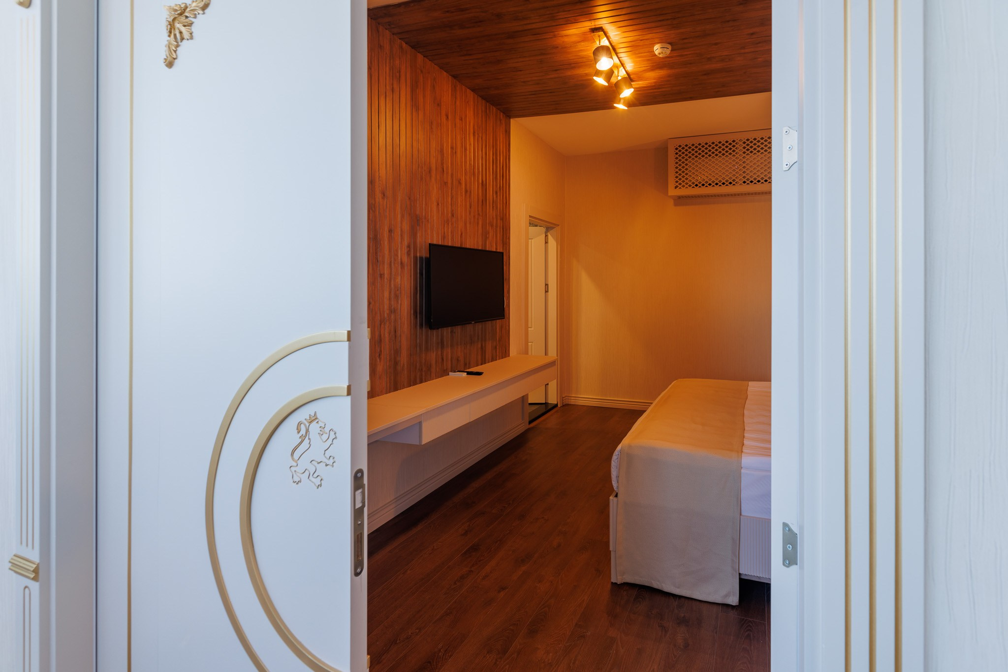 SKY TOWER (METRO CITY). Режиссёр, клипмейкер, фотограф — Андрей Охота