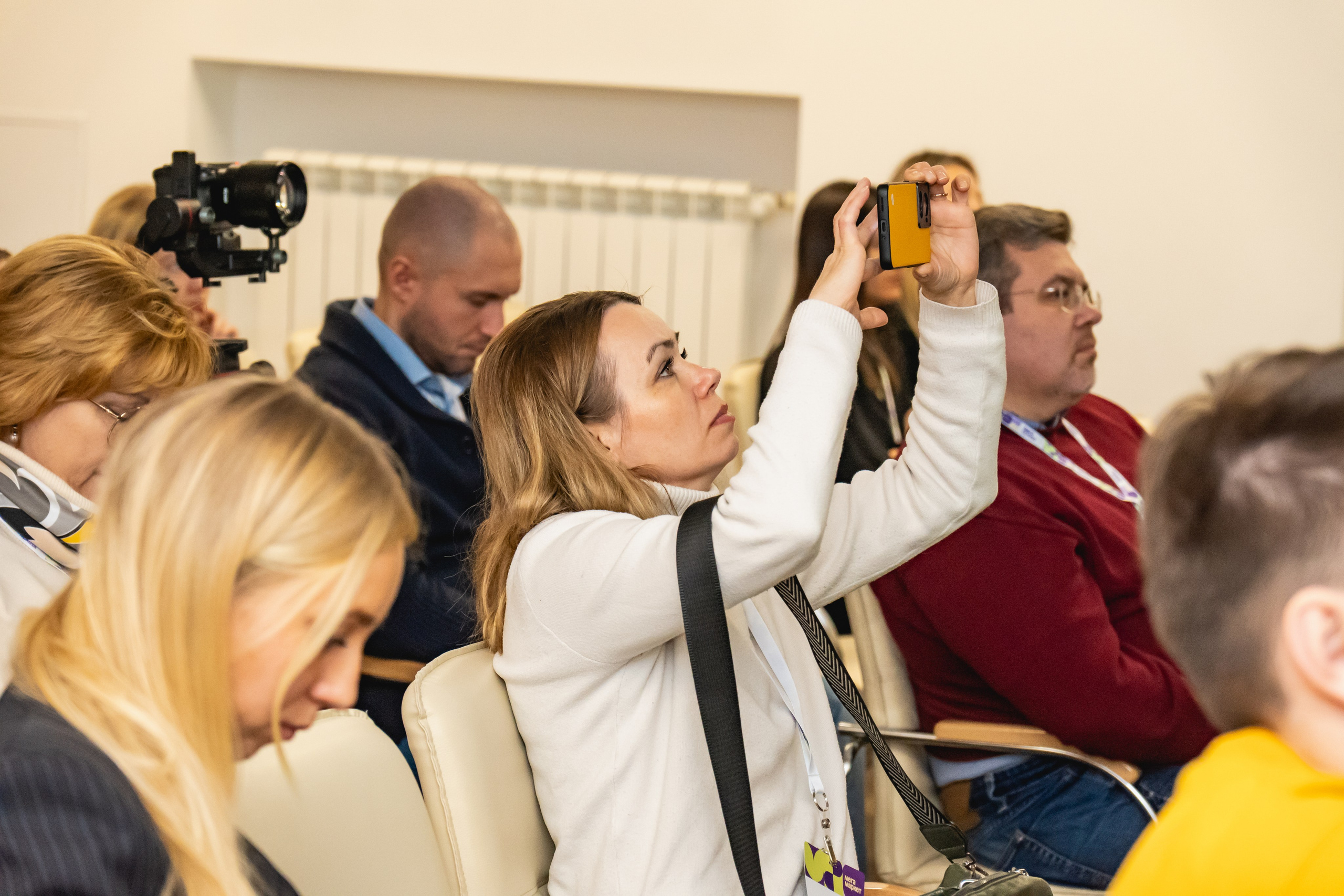 Мегасреда. Занимаюсь профессиональной фотографией и живу рядом с Байкалом. Работаю в разных жанрах