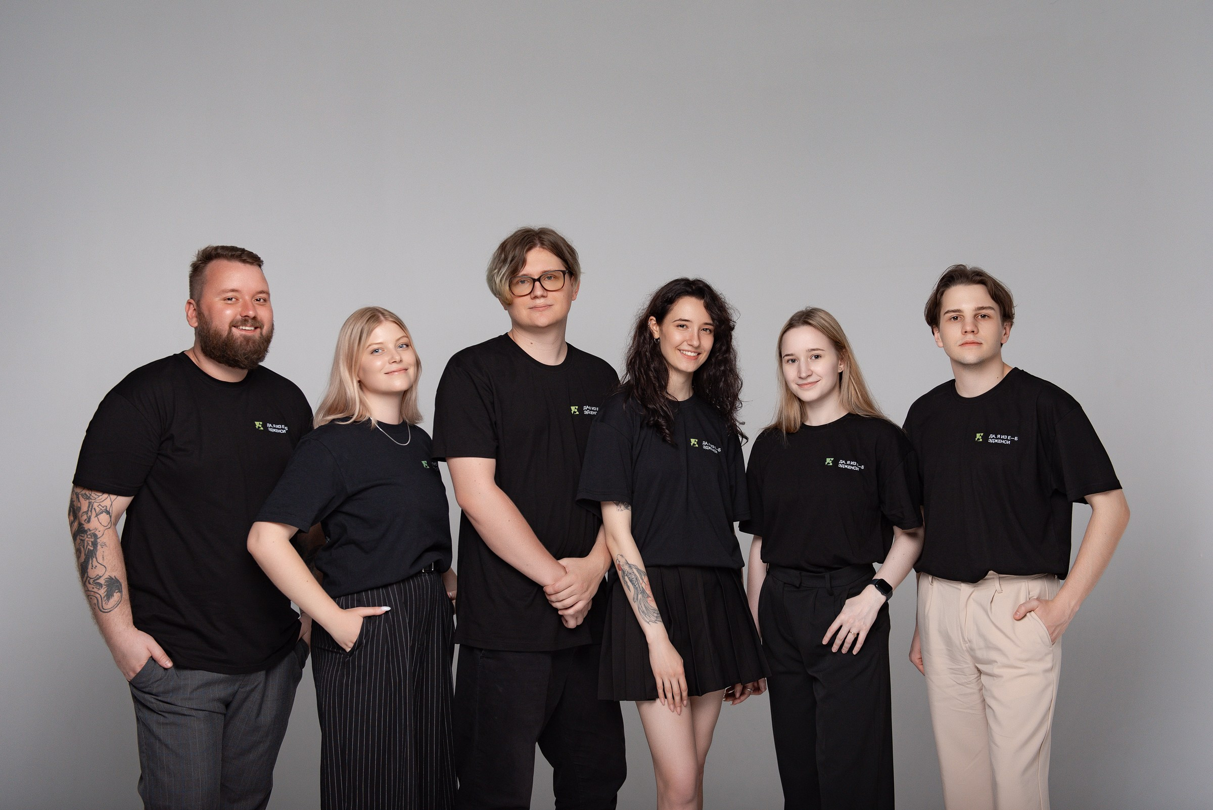 Съёмка сотрудников для сайта, портретная съёмка на чёрном или белом фоне, контент съёмка