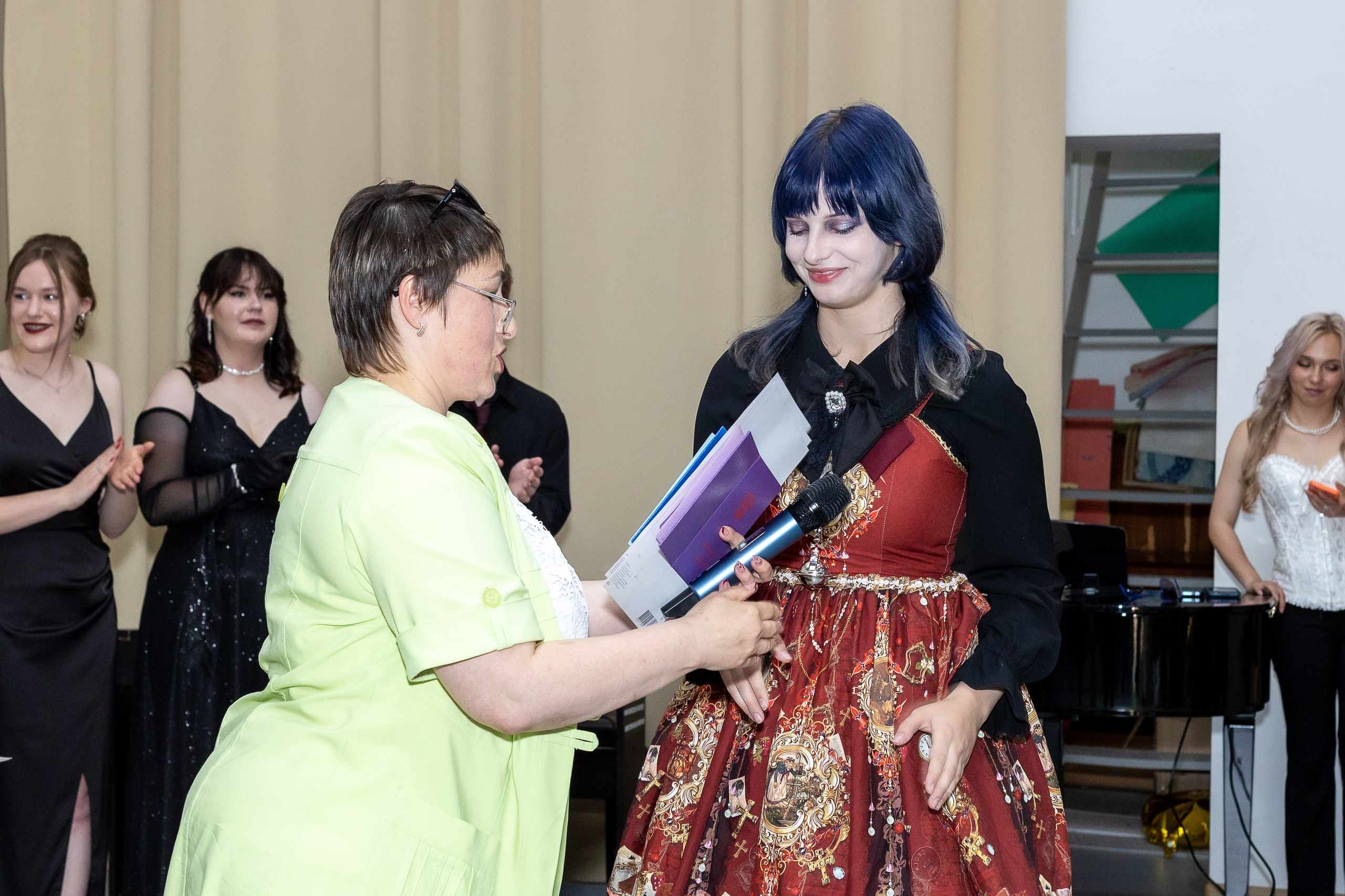 Вручение аттестата 2025. Выпускные альбомы Майкоп, Краснодар Елена Золотарева