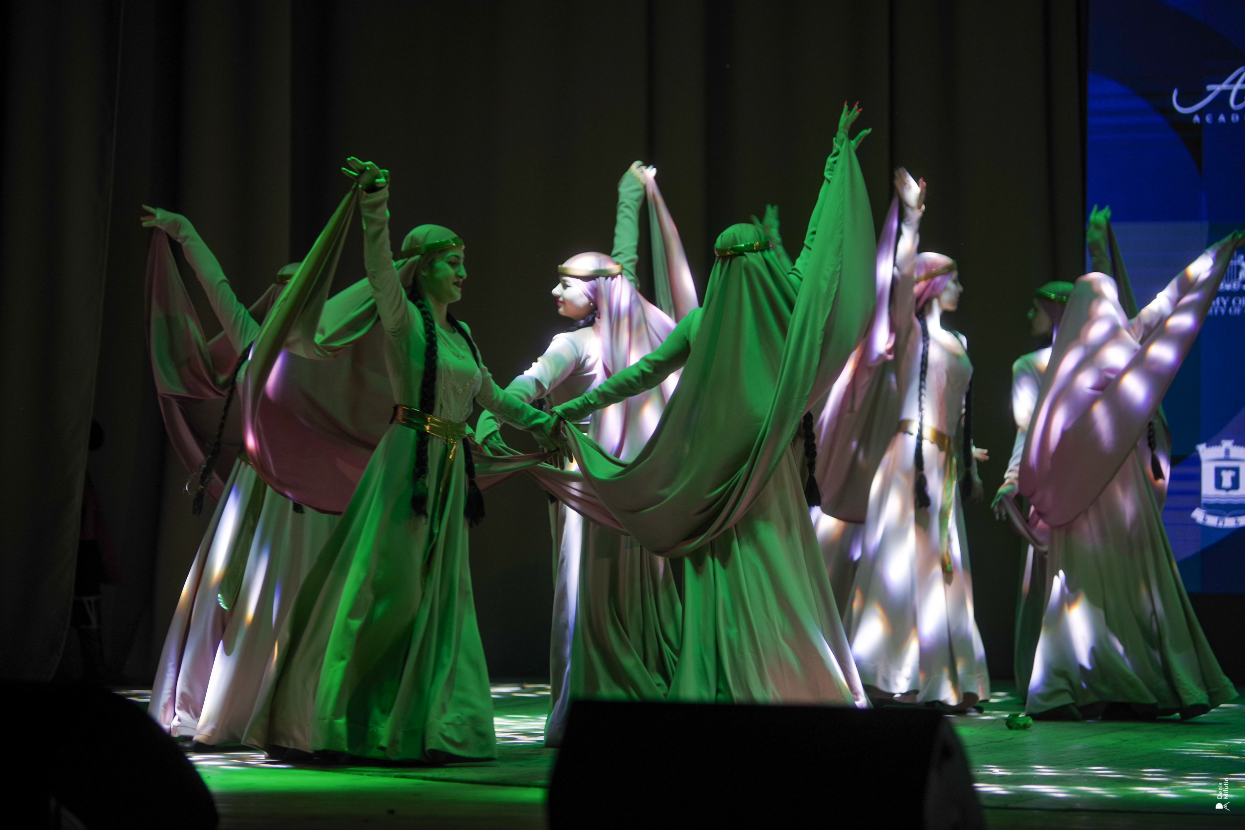 Танцы в Хоби. Портретный фотограф Денис Милютин