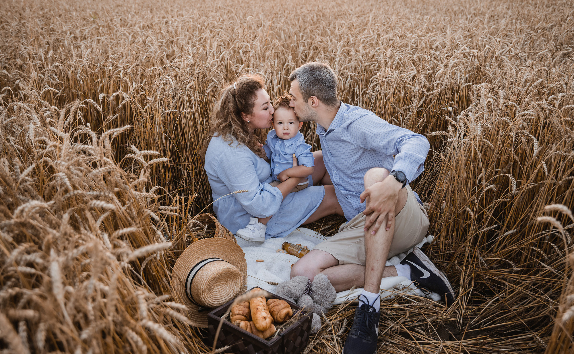 семейная фотосессия в пшенице талдом дубна кимры 