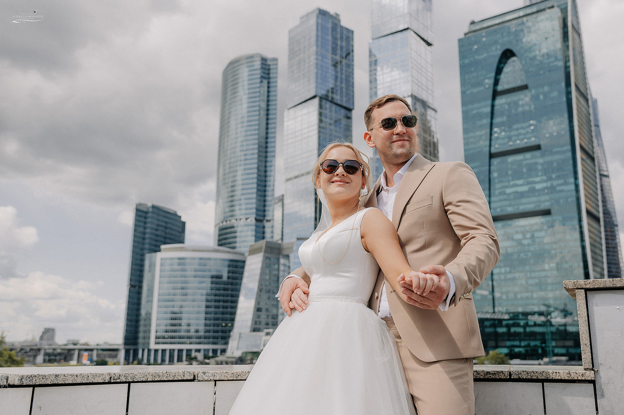 молодожёны на фоне москва сити