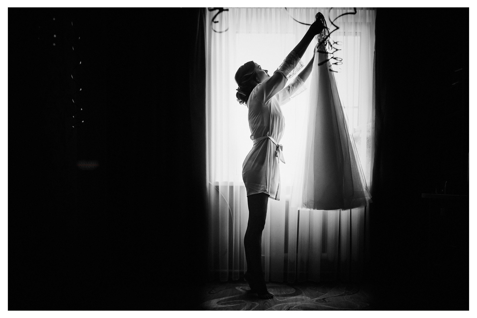 Силуэт невесты с платьем красиво снял фотограф Алексей Фонарев