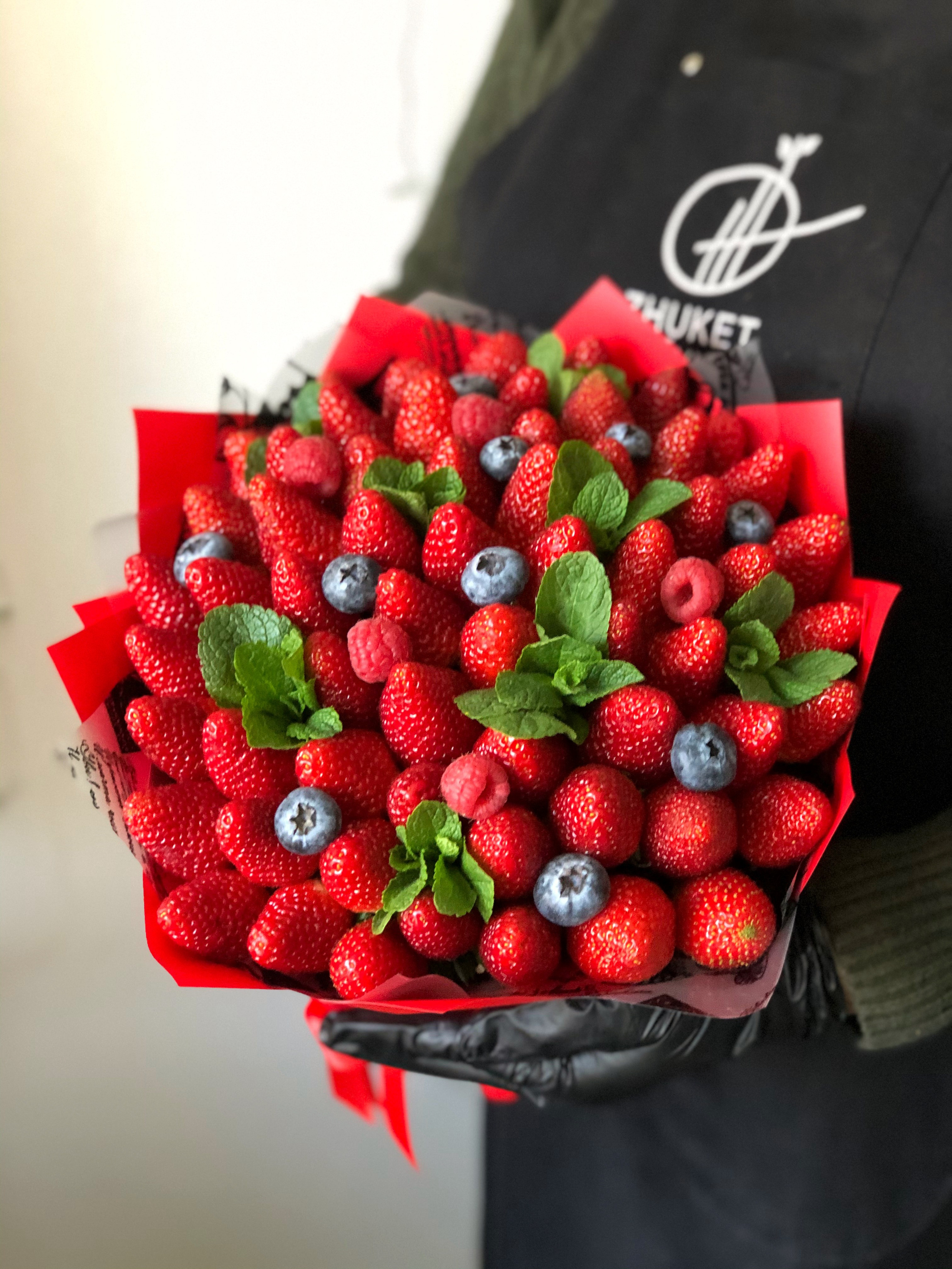 Ягодные. Выездной кейтеринг, съедобные букеты, торты и сладости на заказ