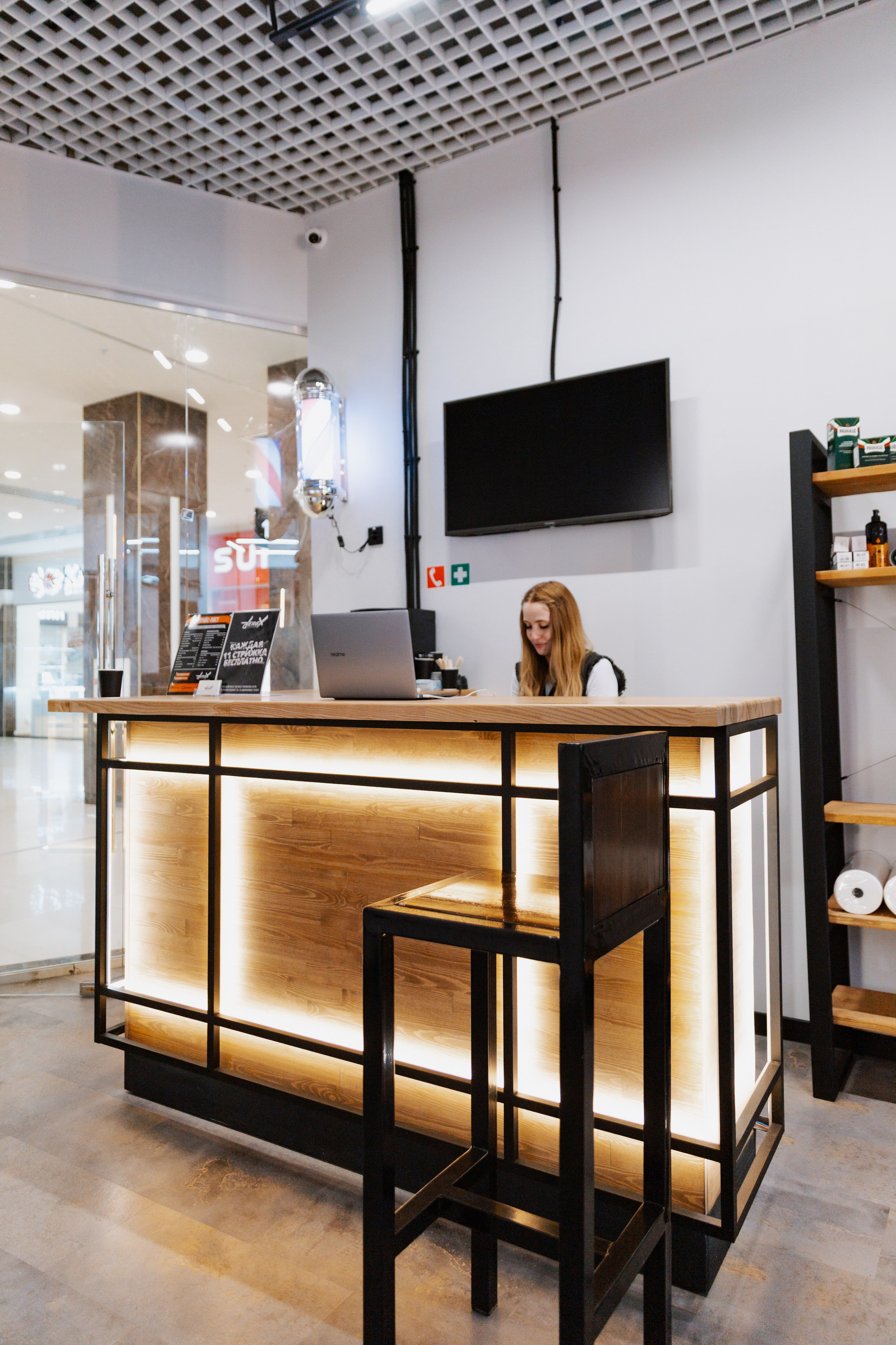 DERBY BARBERSHOP. LIYALEE PHOTO