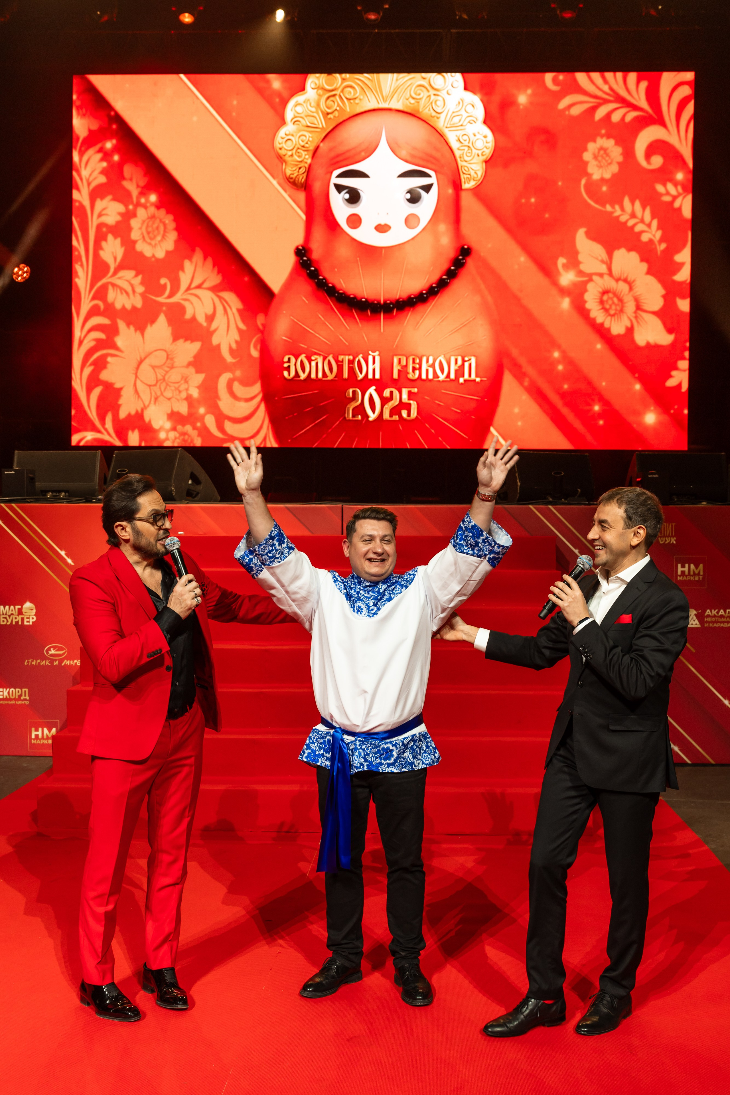 ЗОЛОТОЙ РЕКОРД — А-ЛЯ РУС!. ФОТОГРАФ ВАШИХ ЛУЧШИХ СОБЫТИЙ