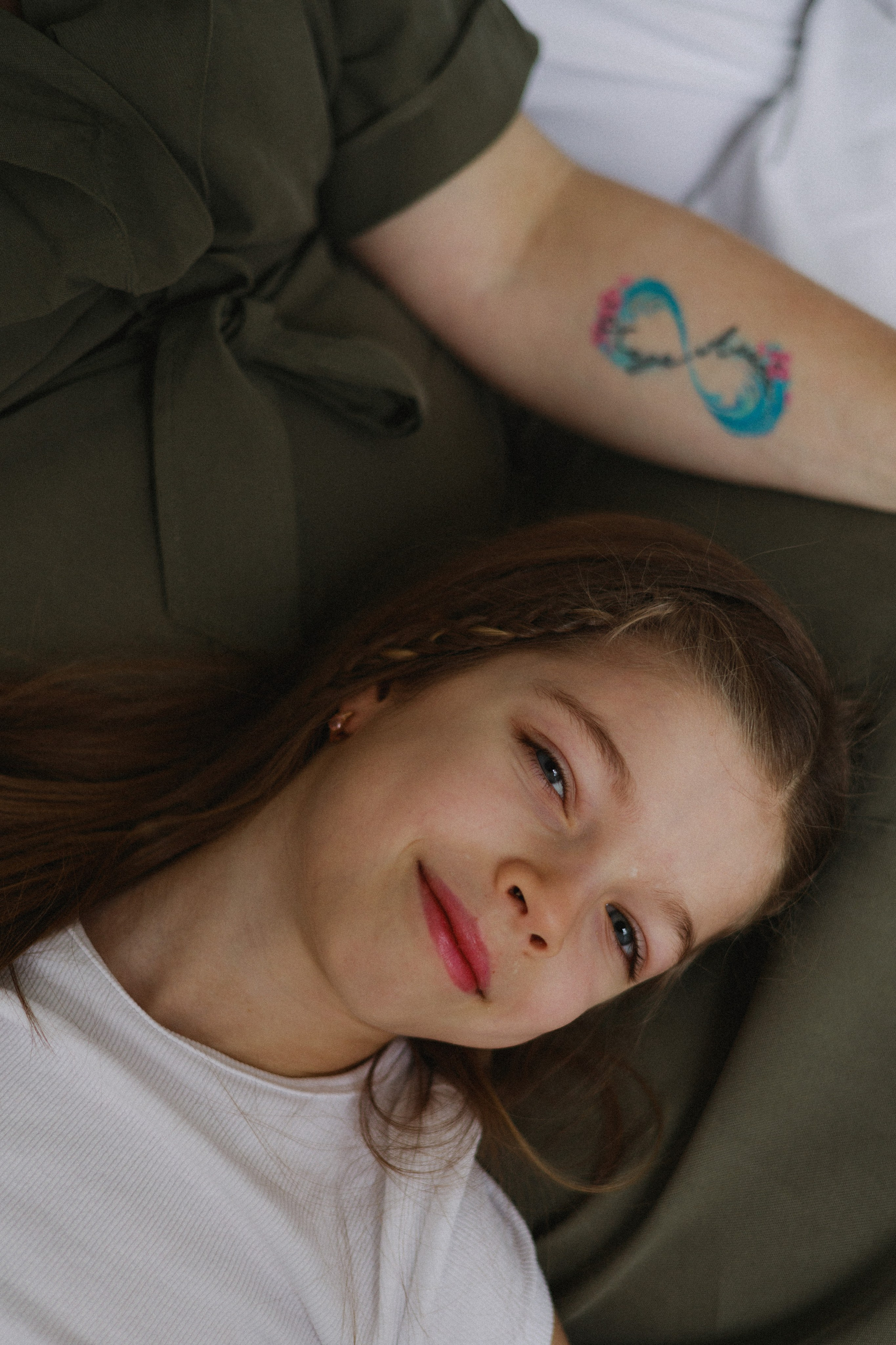 Семейная фотосессия сестричек. Семейный видеограф в Москве Элина Ладова