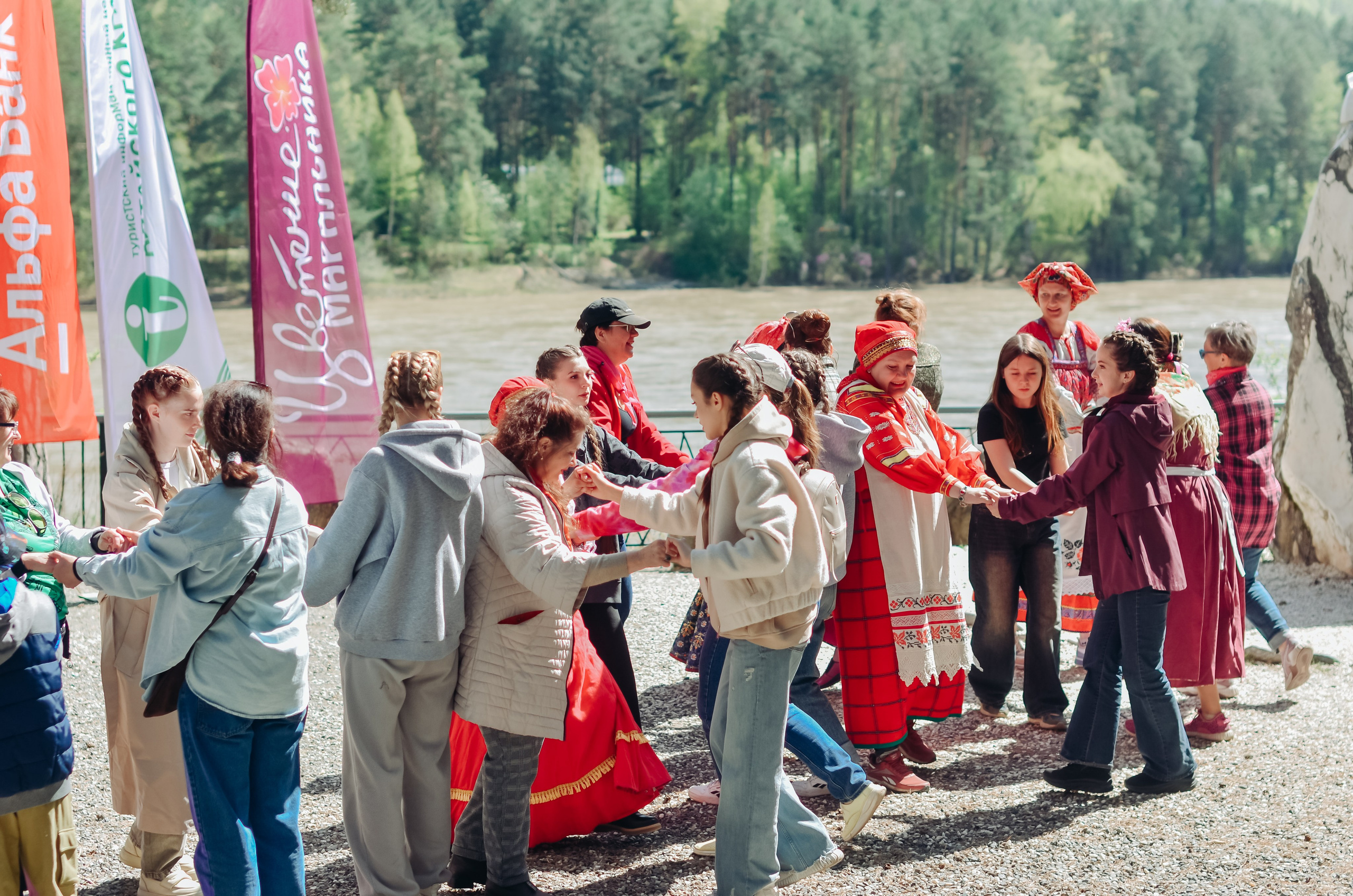 Фестиваль «Цветение Маральника на Алтае 2025». Фоторепортаж. Денисова Аля — фотограф для парных съемок и индивидуальных историй в Барнауле
