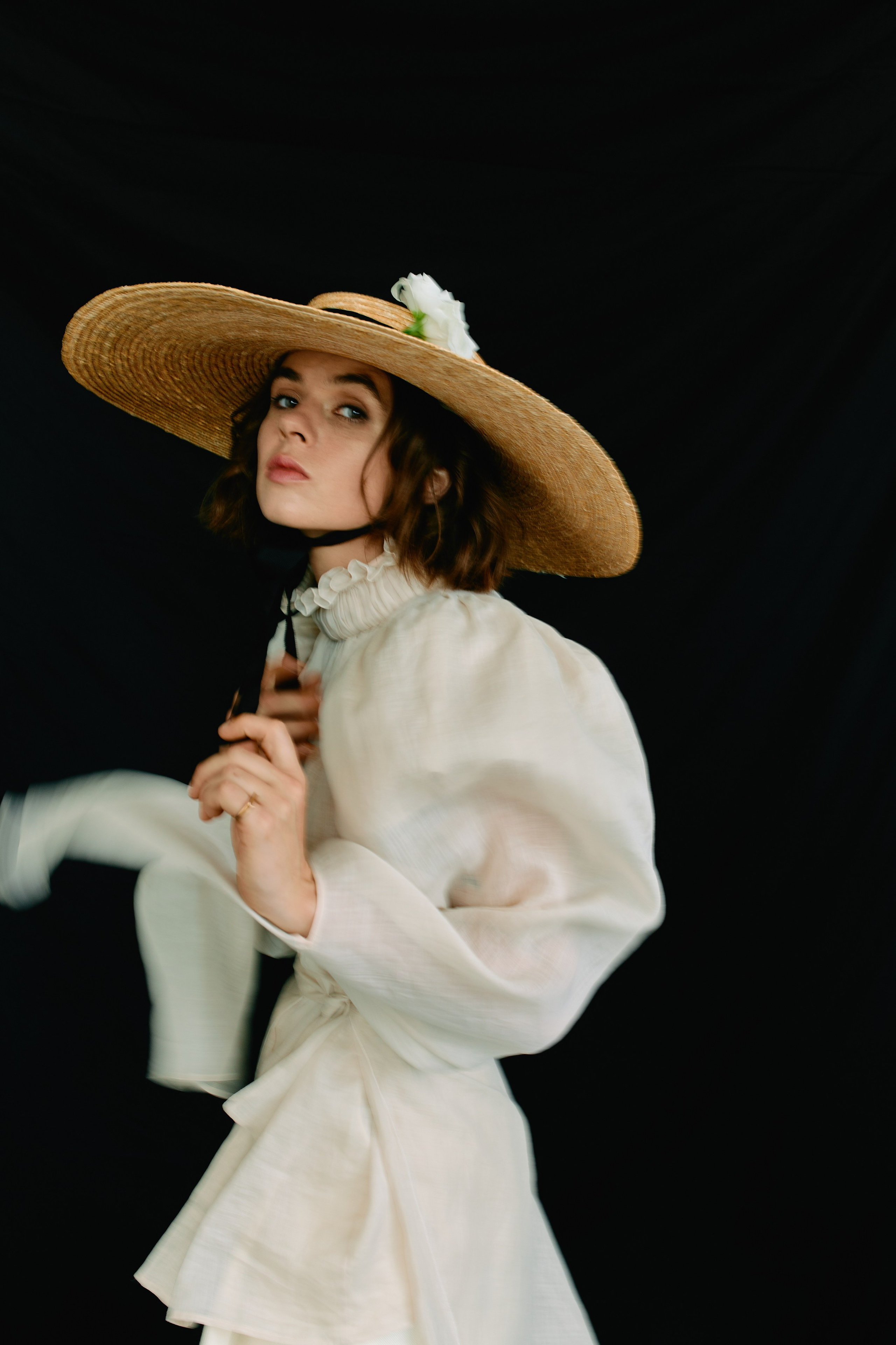 Анастасия и цветы. Свадебный и фэшн фотограф в Москве и Санкт-Петербурге