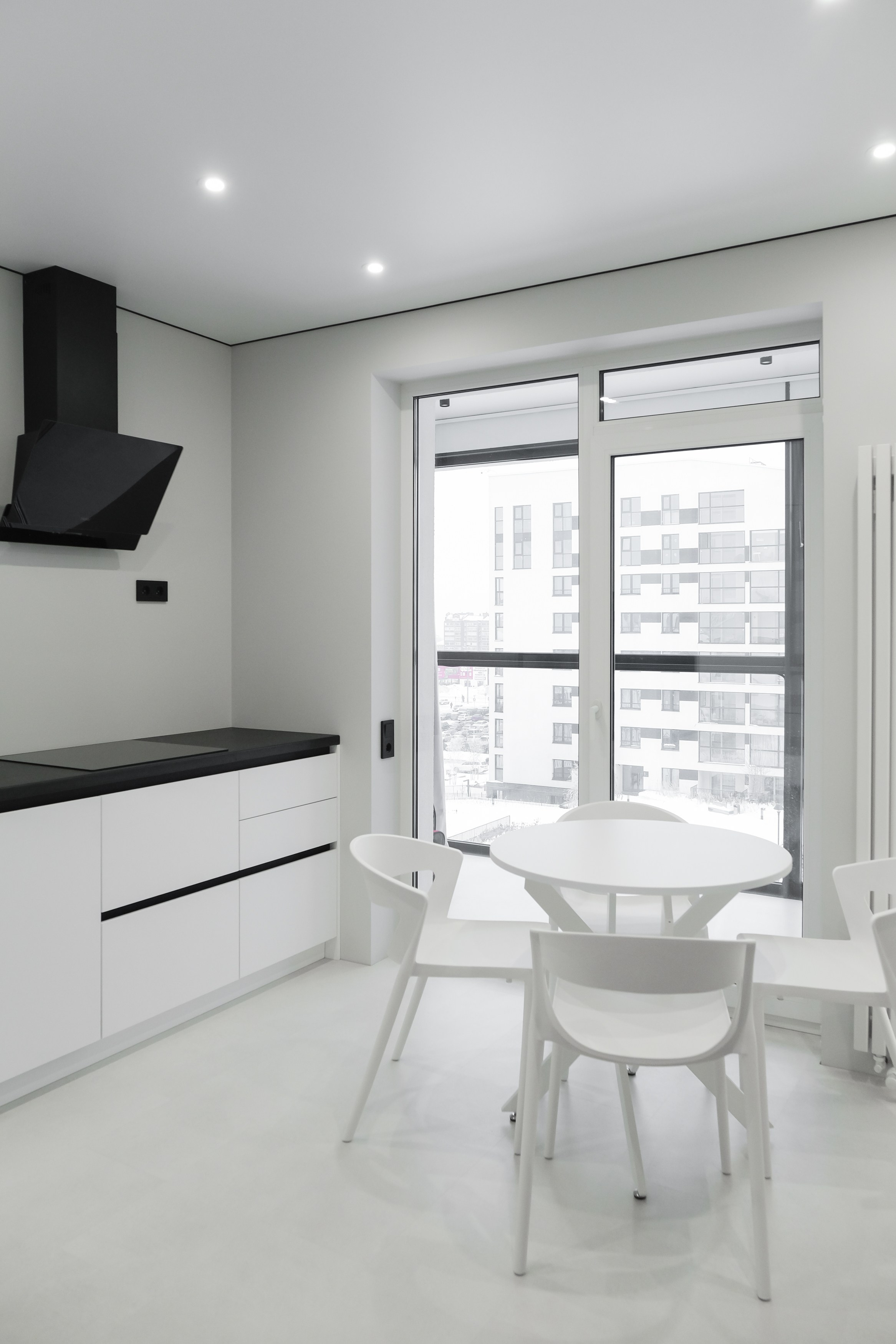 Мебель на заказ в Томске ЖК Михайловский Парк | Минималистичная кухня. ГУДРУМ — Мебель на заказ в Томске | Кухни | Шкафы | Стулья и Столы