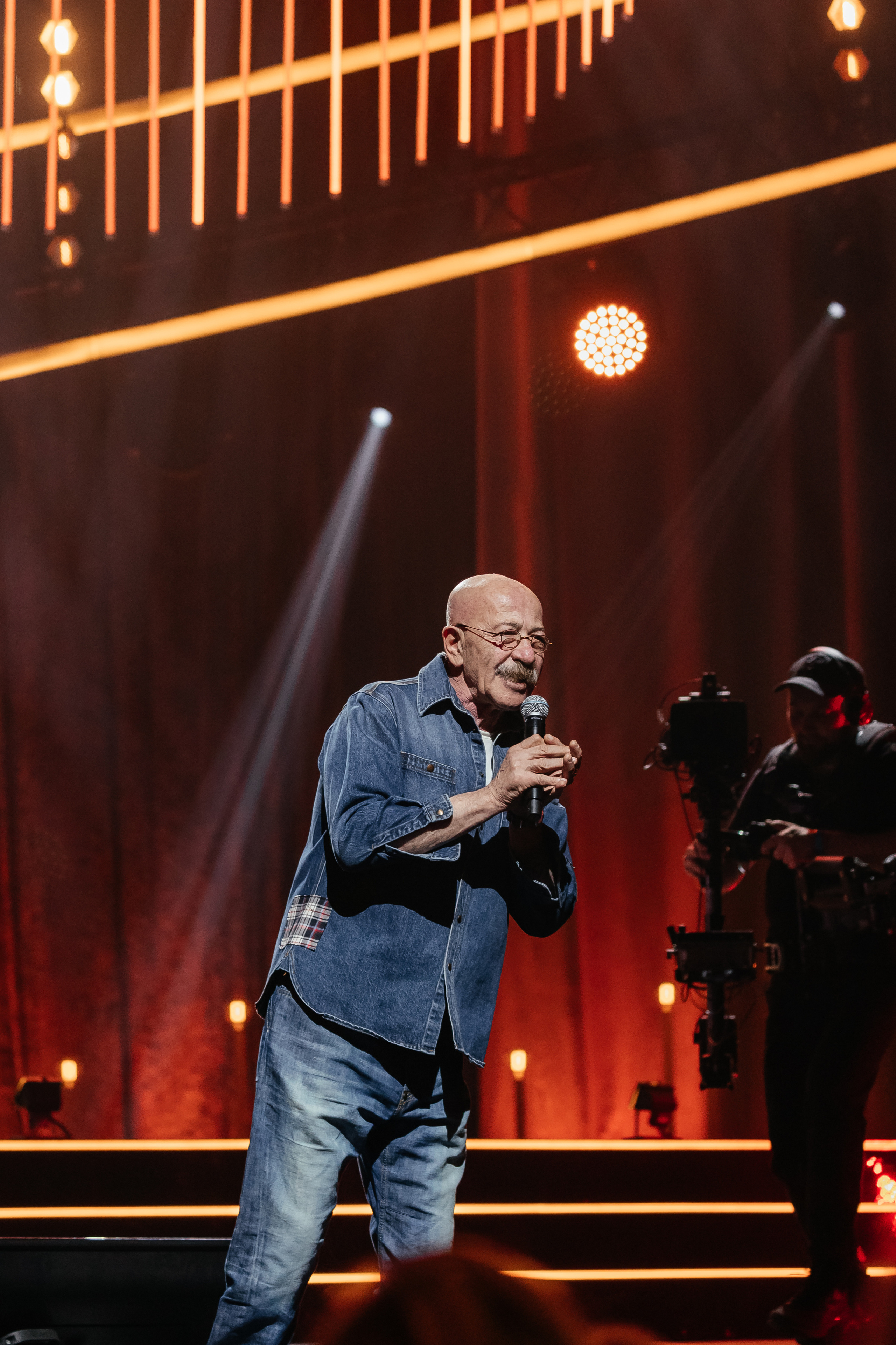 Песни Виктора Резника. Светский фотограф — Анисина Ирина