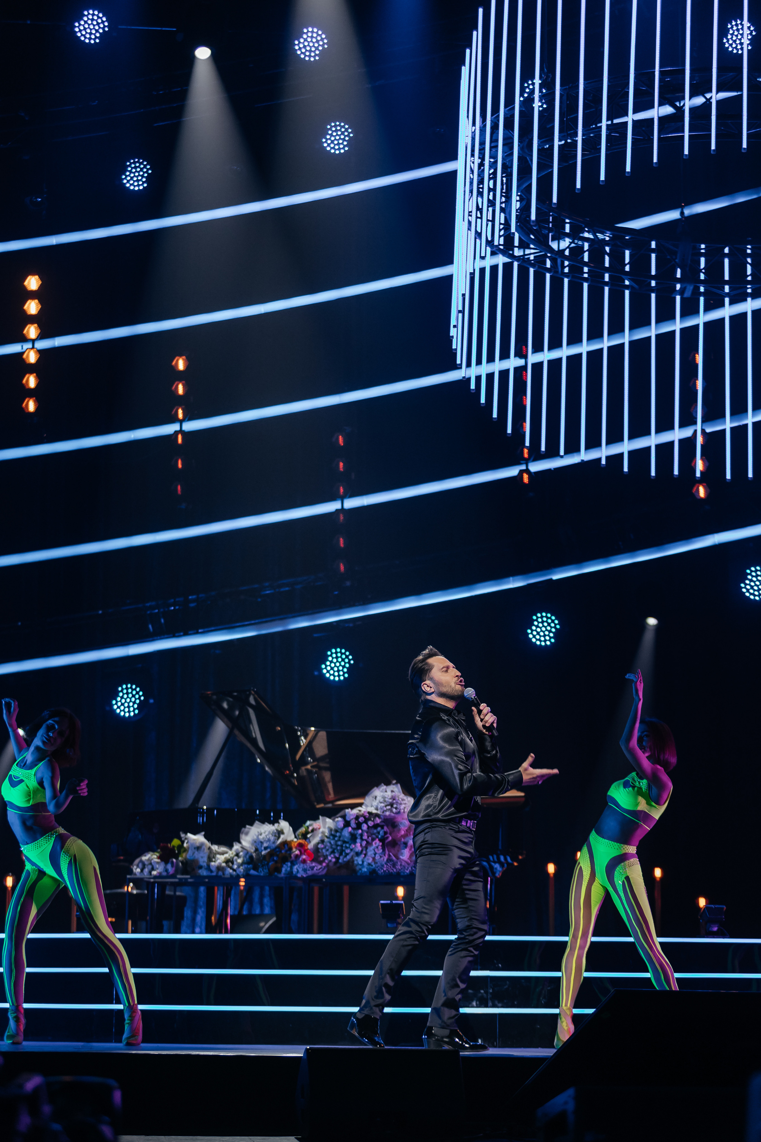 Песни Виктора Резника. Светский фотограф — Анисина Ирина