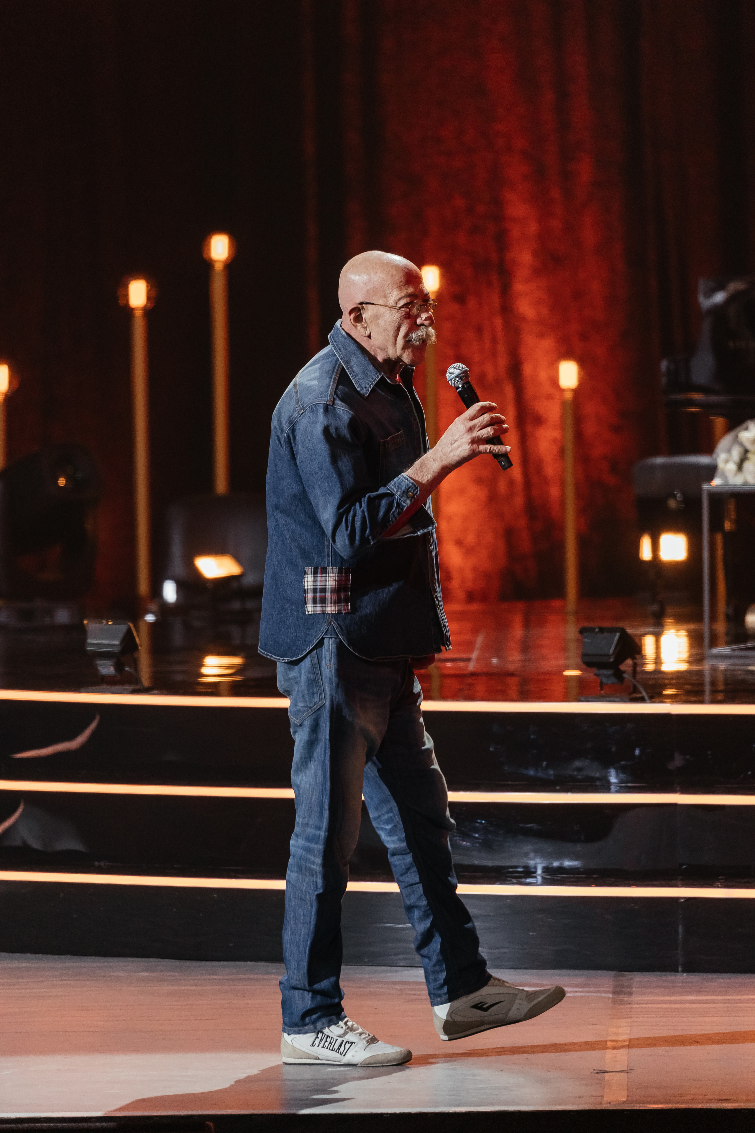 Песни Виктора Резника. Светский фотограф — Анисина Ирина