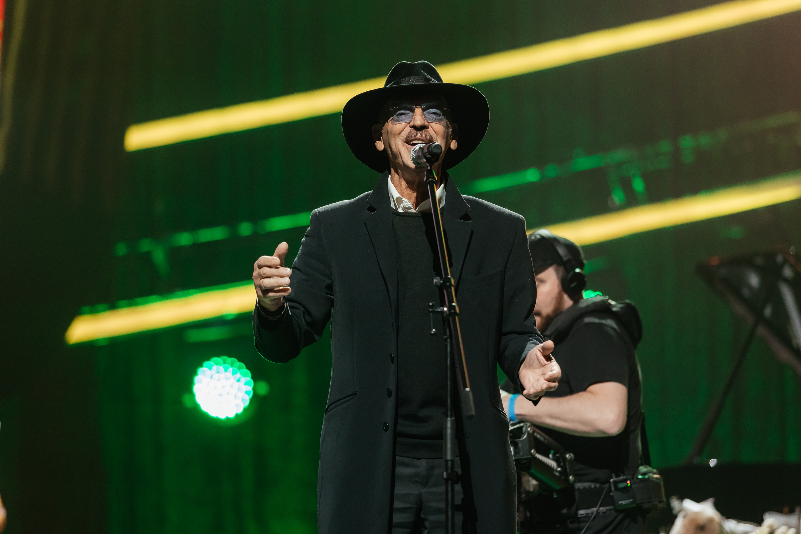 Песни Виктора Резника. Светский фотограф — Анисина Ирина