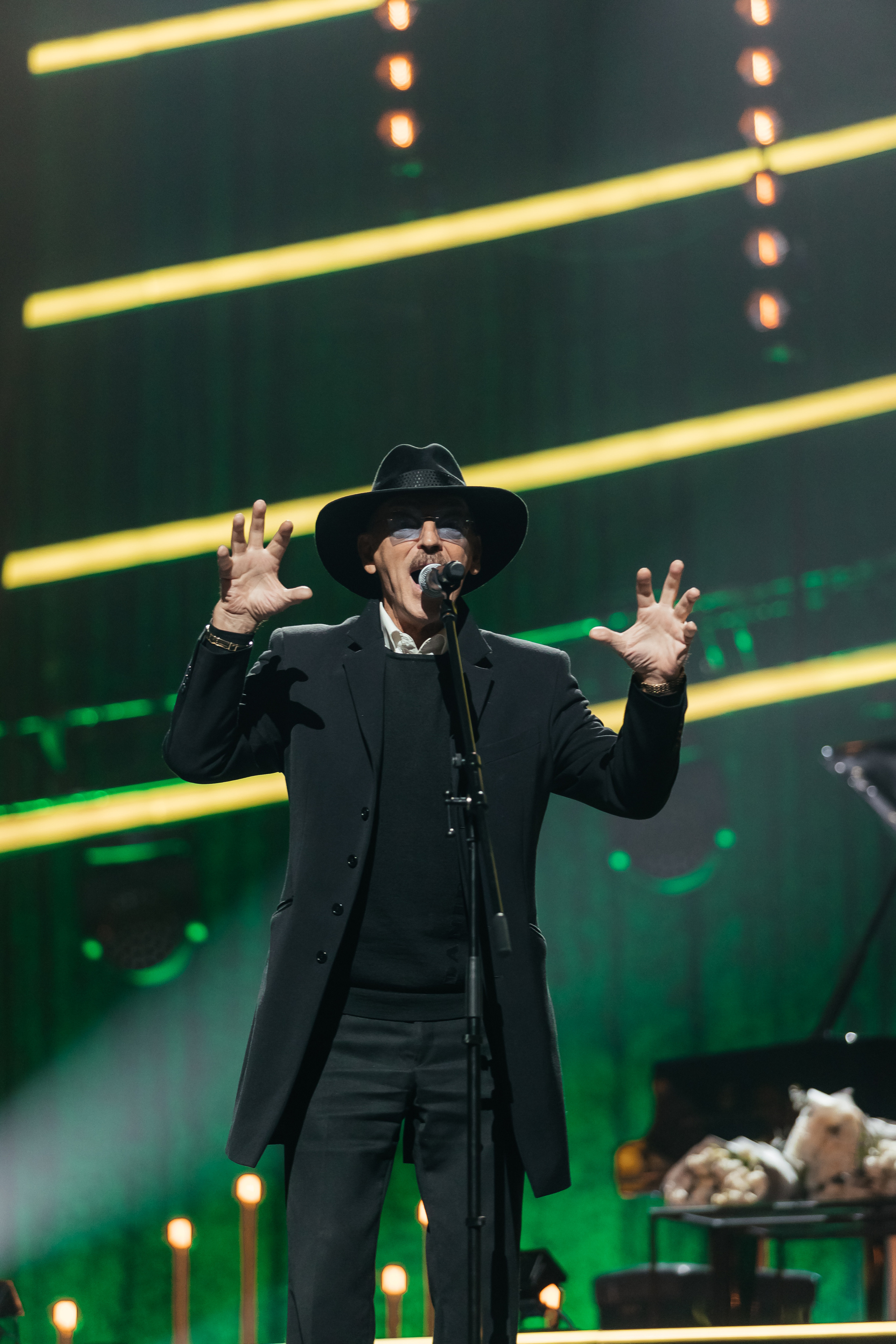 Песни Виктора Резника. Светский фотограф — Анисина Ирина