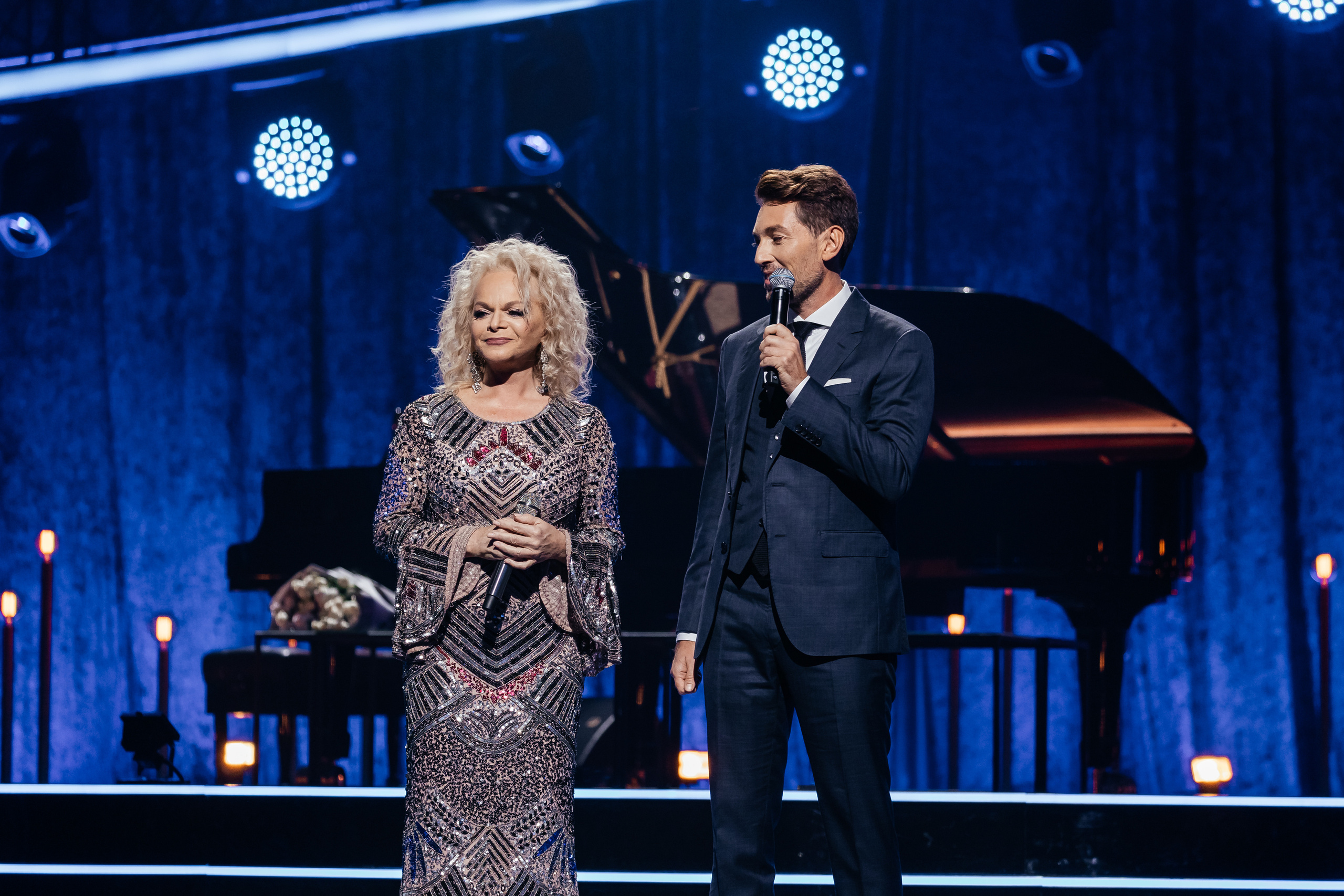 Песни Виктора Резника. Светский фотограф — Анисина Ирина