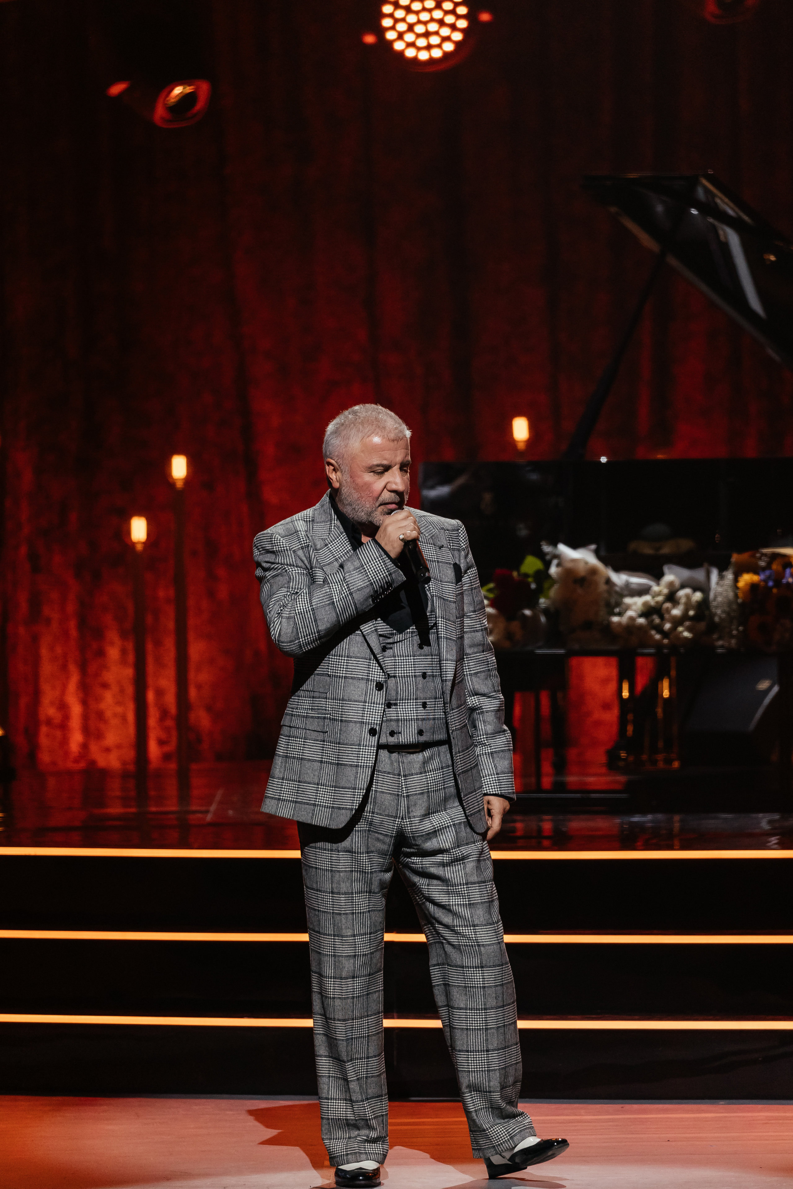 Песни Виктора Резника. Светский фотограф — Анисина Ирина