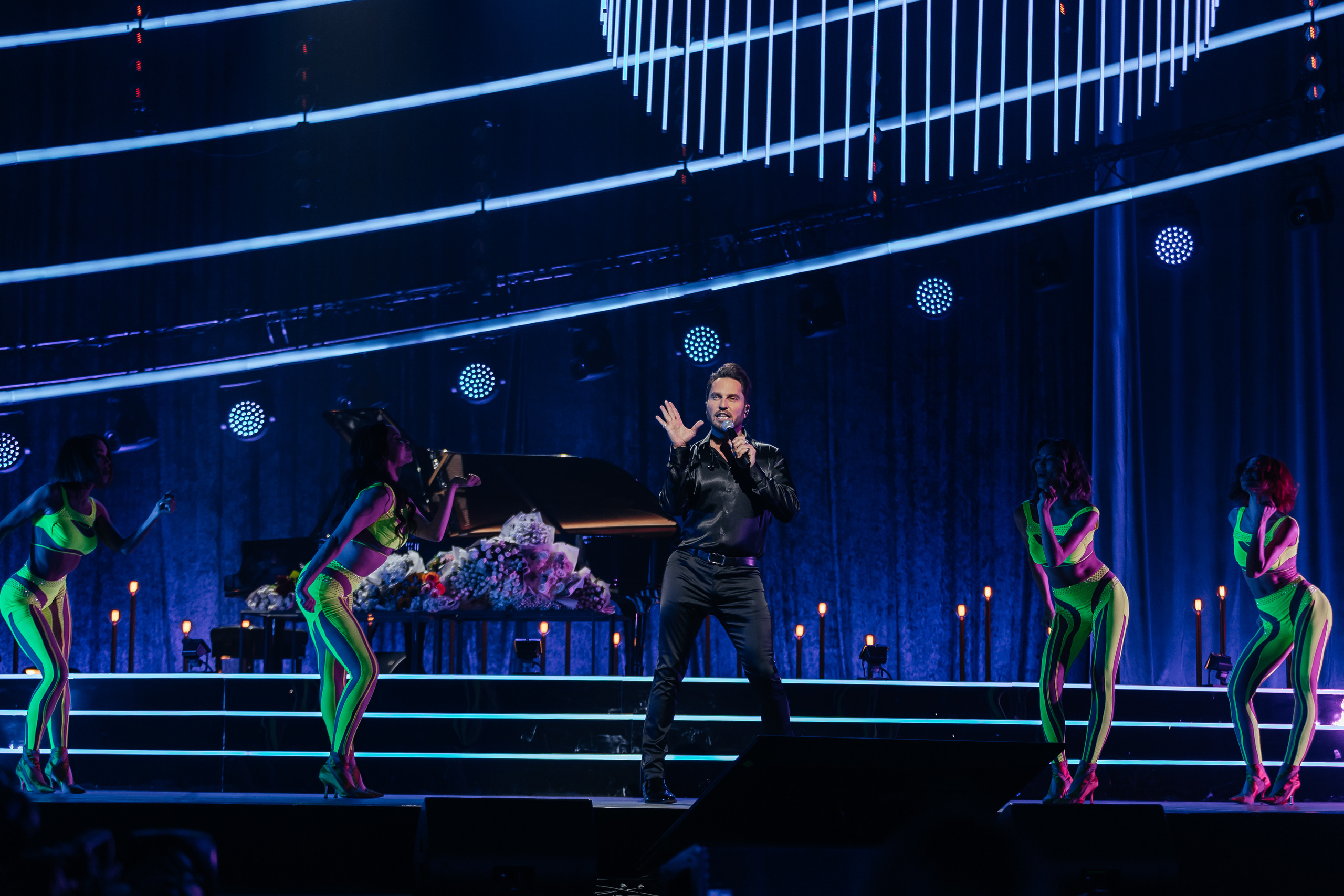 Песни Виктора Резника. Светский фотограф — Анисина Ирина