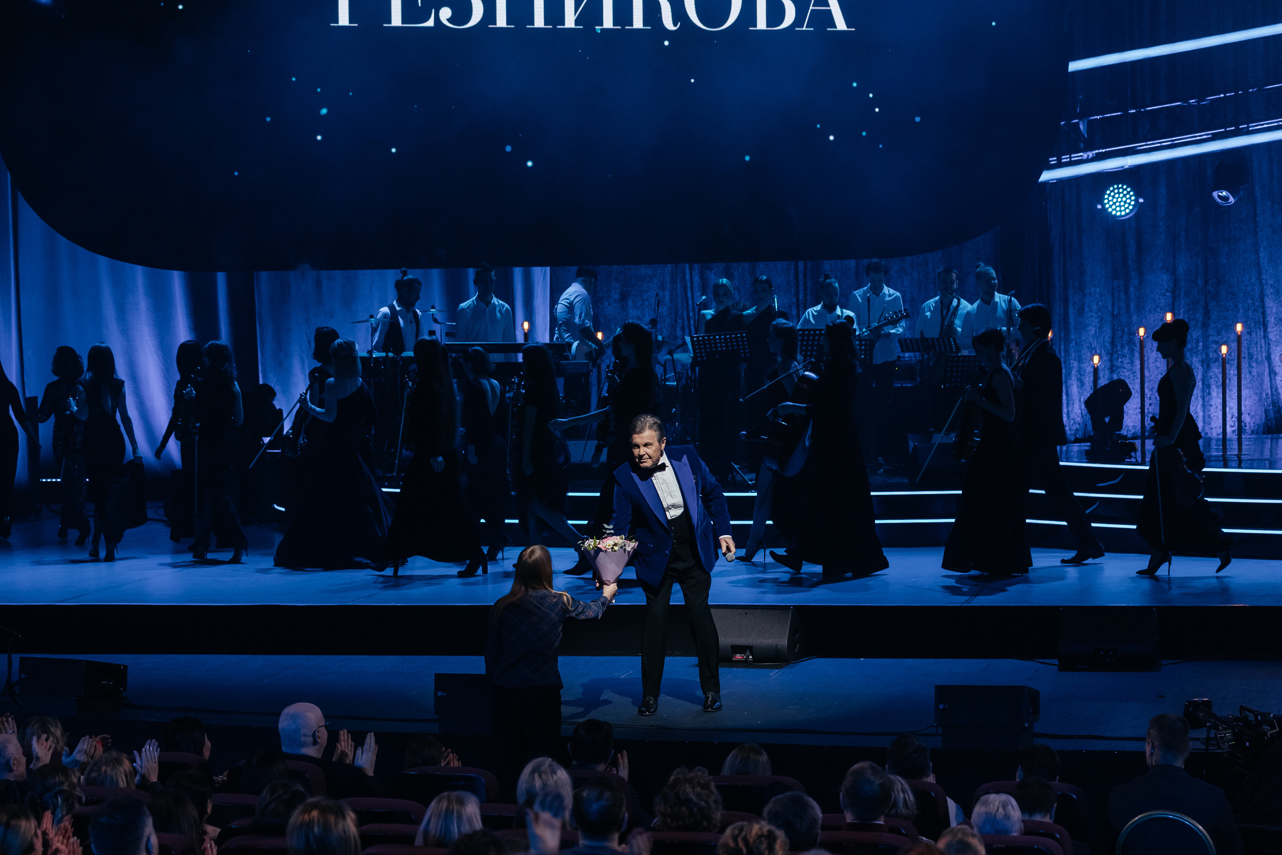 Песни Виктора Резника. Светский фотограф — Анисина Ирина