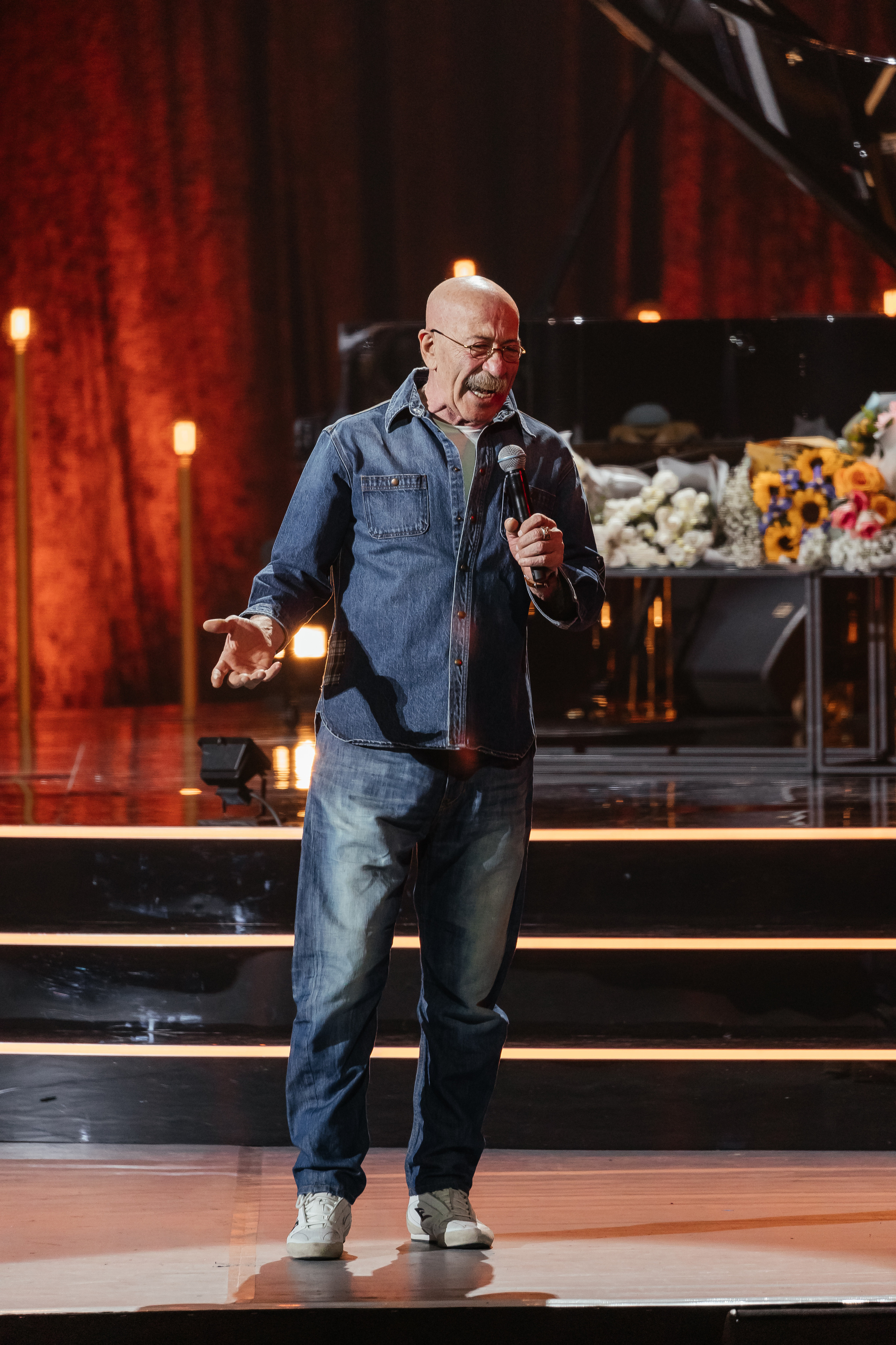 Песни Виктора Резника. Светский фотограф — Анисина Ирина