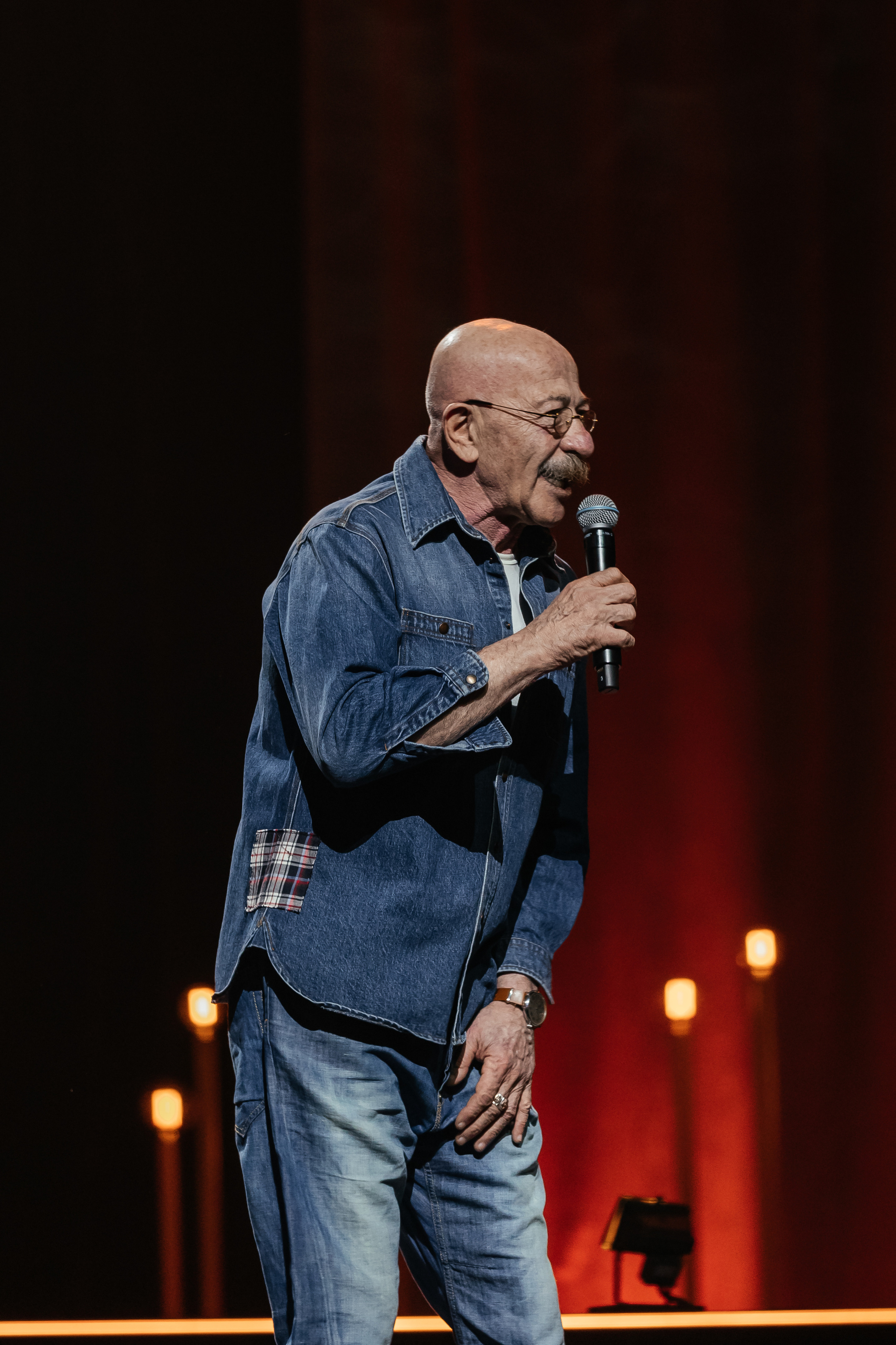 Песни Виктора Резника. Светский фотограф — Анисина Ирина