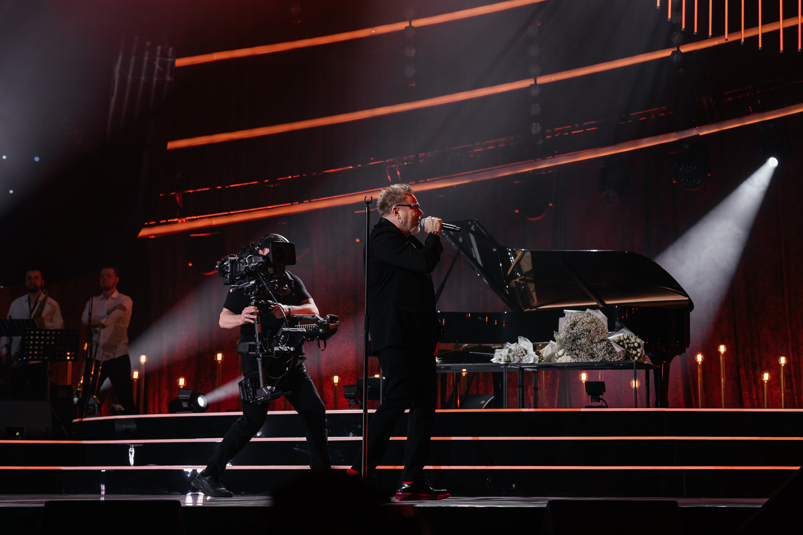 Песни Виктора Резника. Светский фотограф — Анисина Ирина