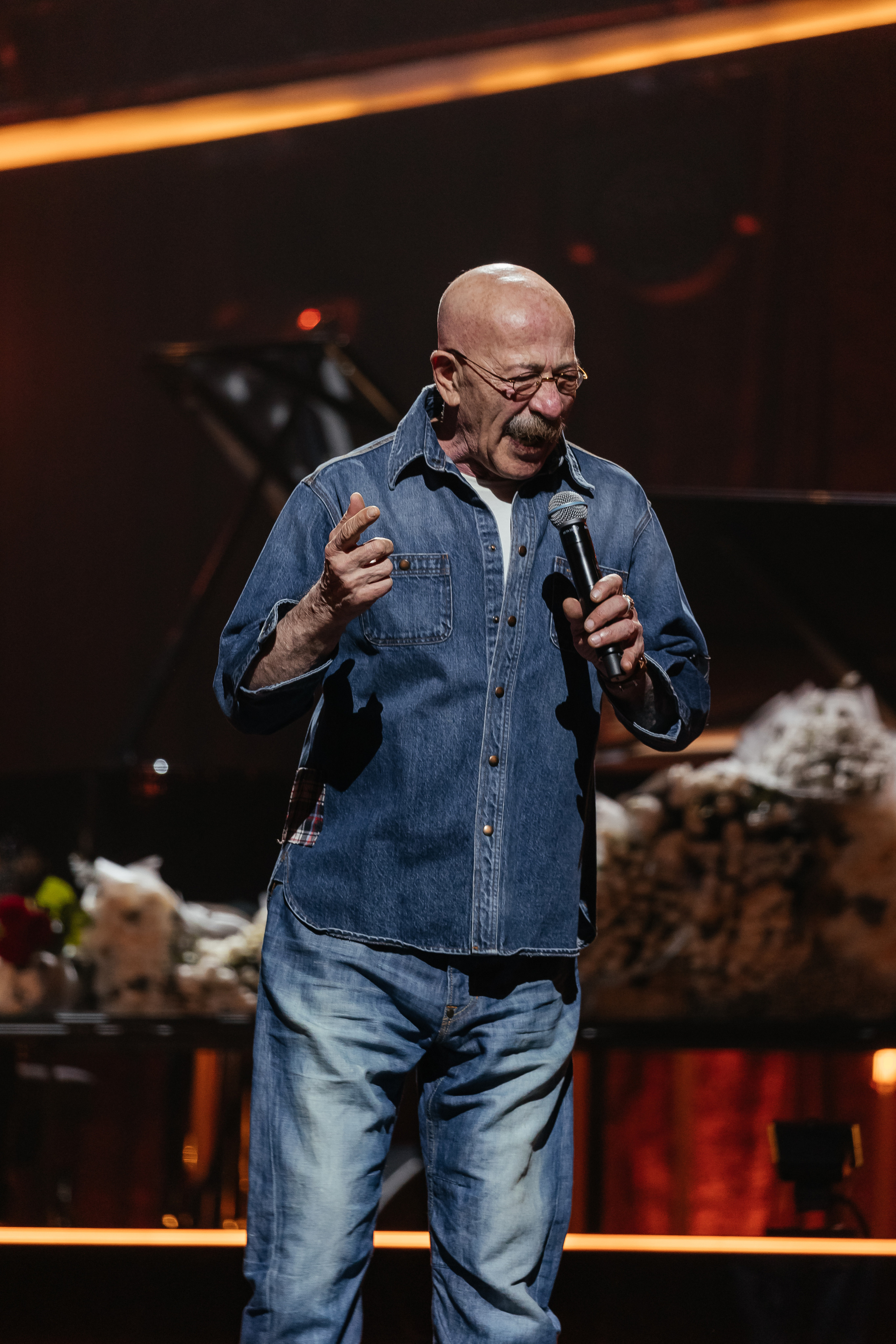 Песни Виктора Резника. Светский фотограф — Анисина Ирина