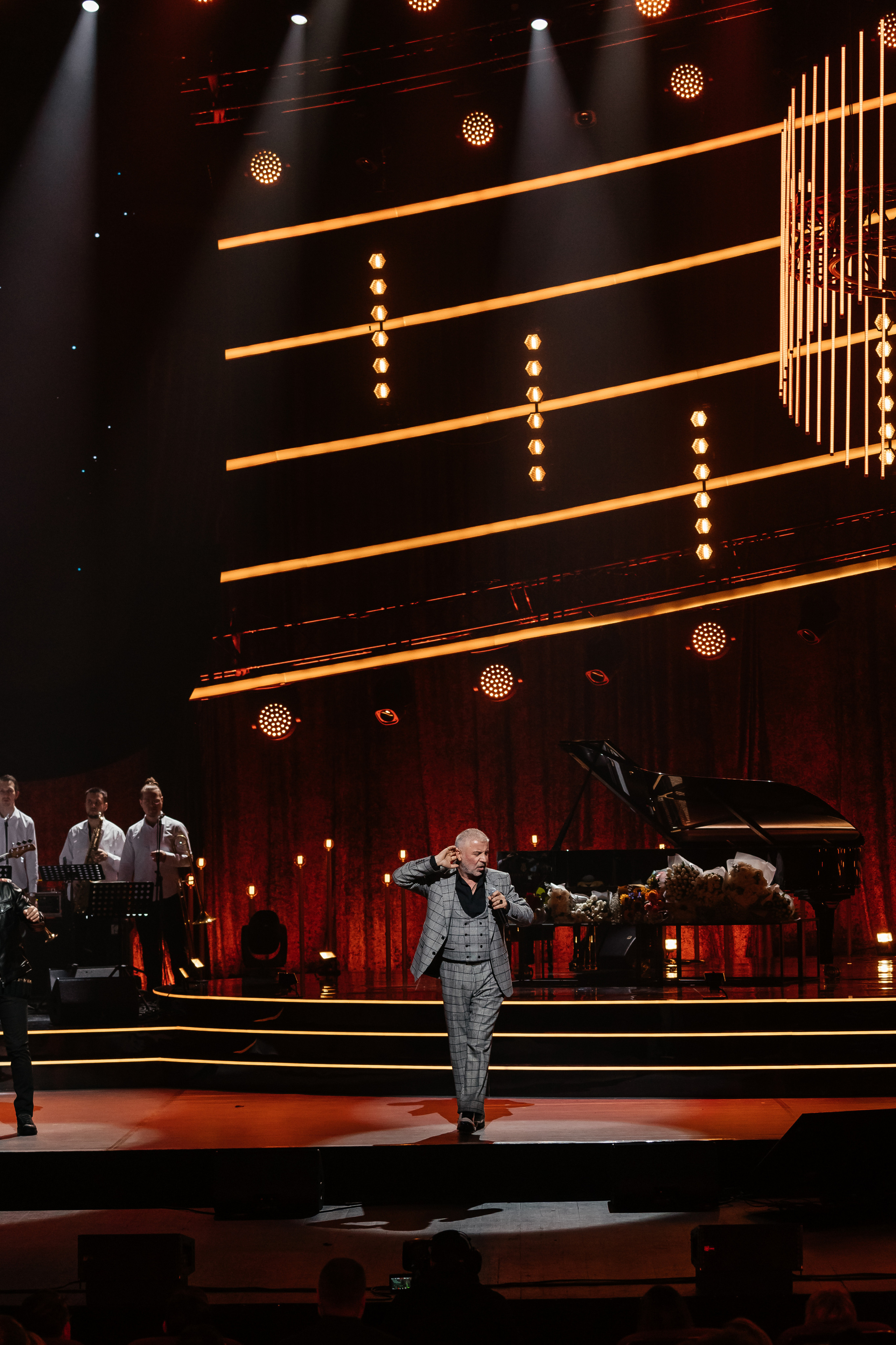 Песни Виктора Резника. Светский фотограф — Анисина Ирина