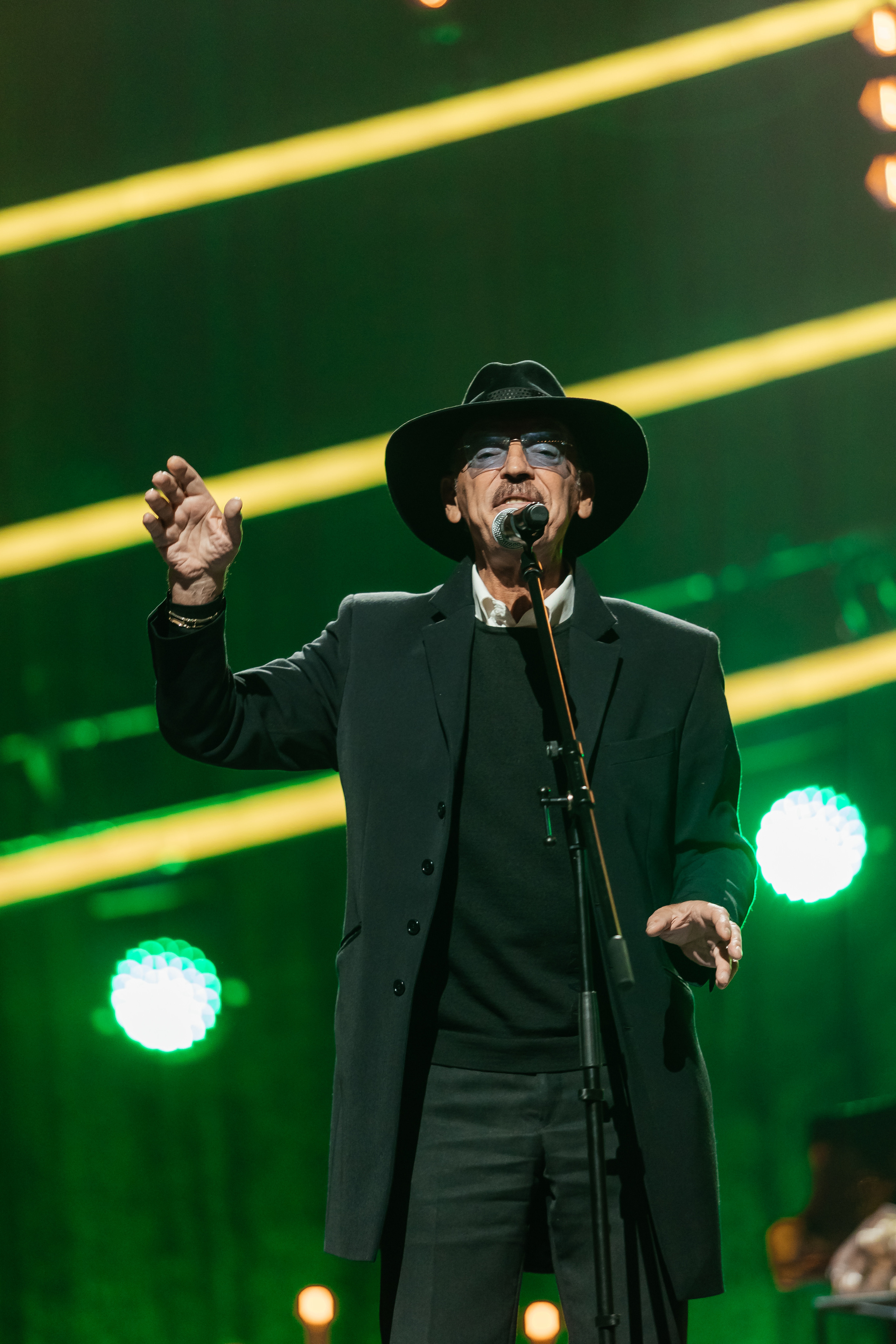 Песни Виктора Резника. Светский фотограф — Анисина Ирина