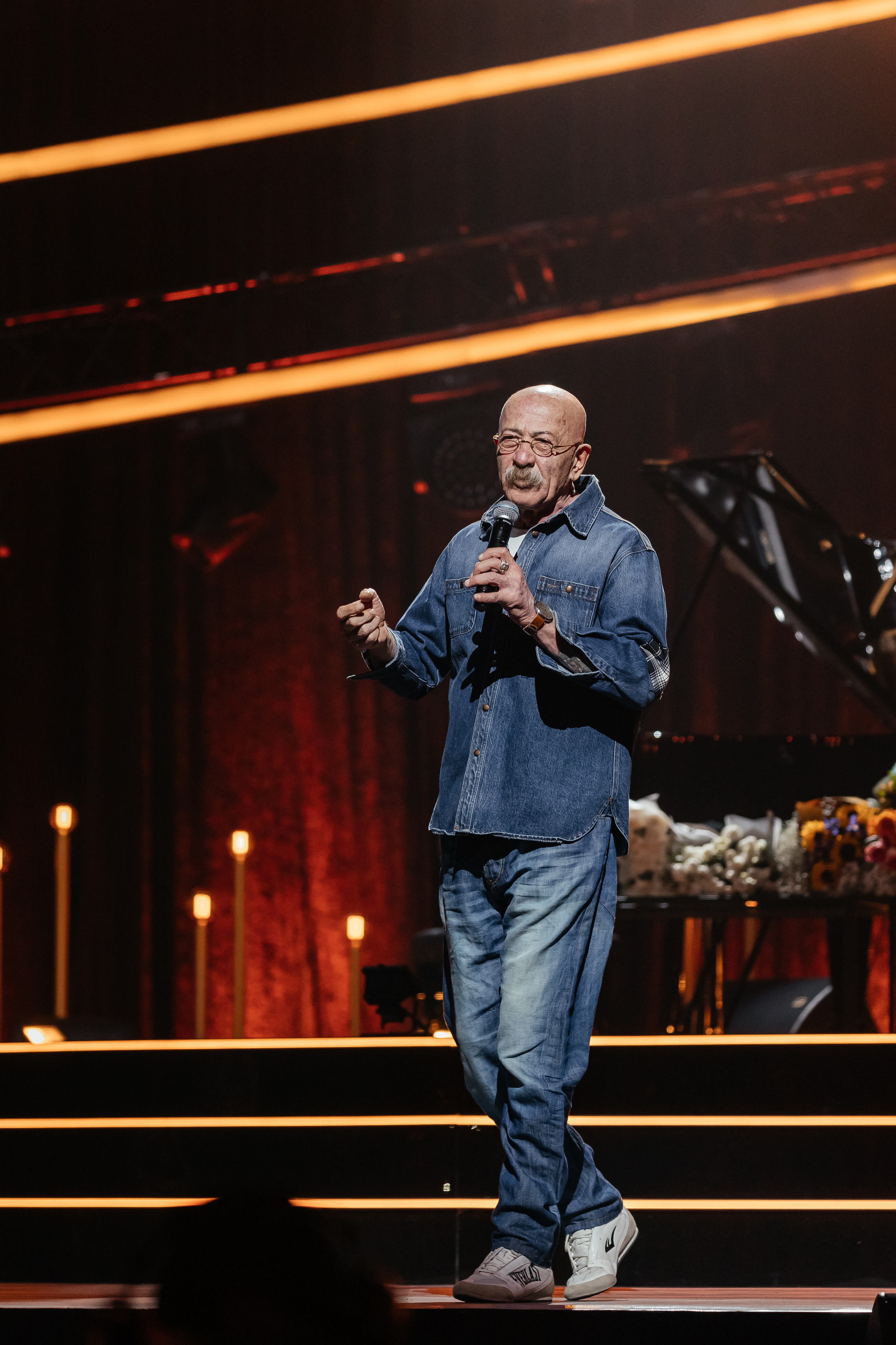 Песни Виктора Резника. Светский фотограф — Анисина Ирина