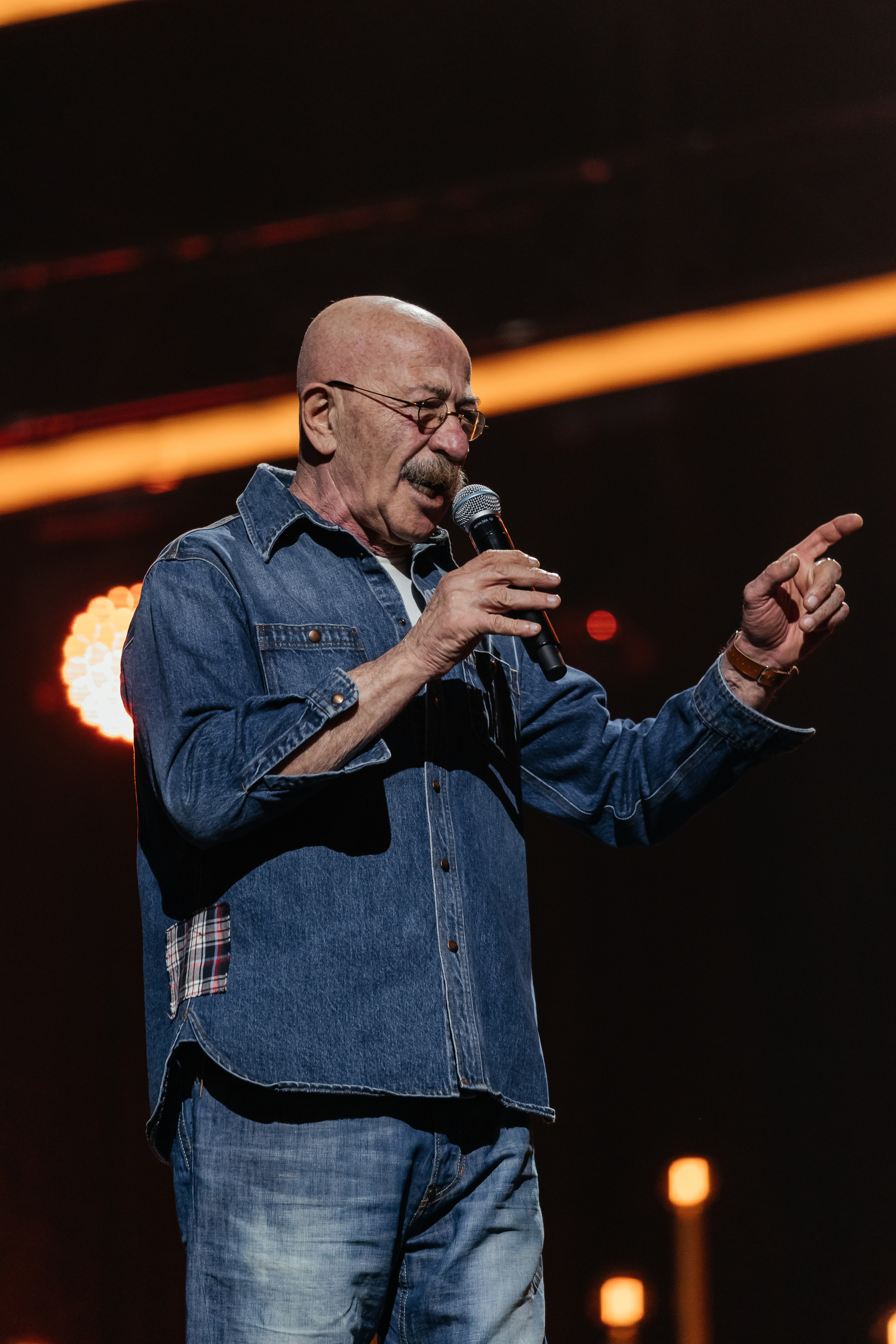 Песни Виктора Резника. Светский фотограф — Анисина Ирина