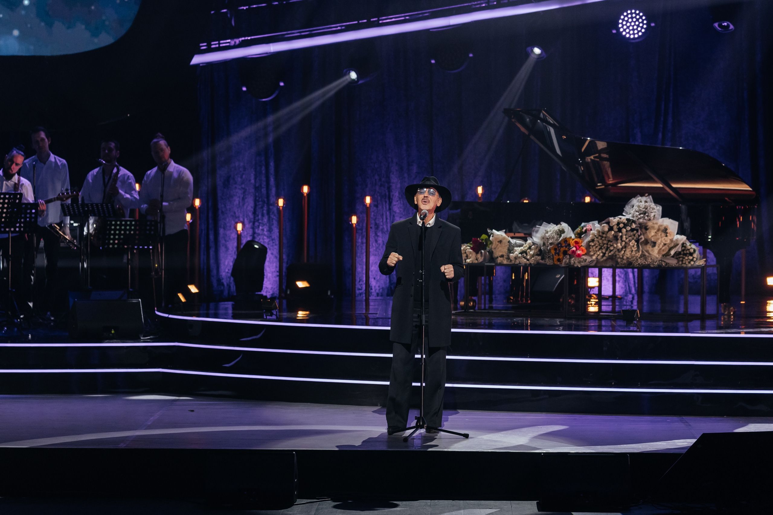 Песни Виктора Резника. Светский фотограф — Анисина Ирина